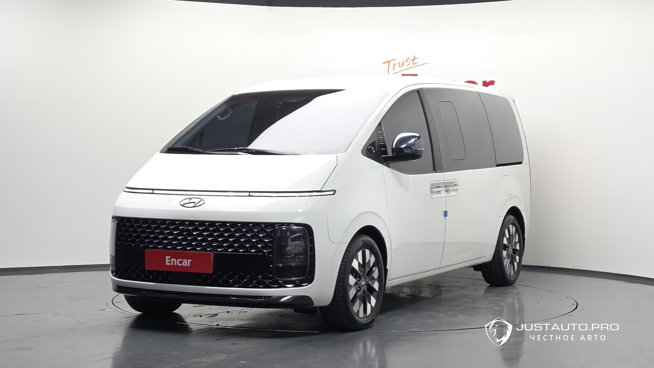 Автомобиль Hyundai Staria