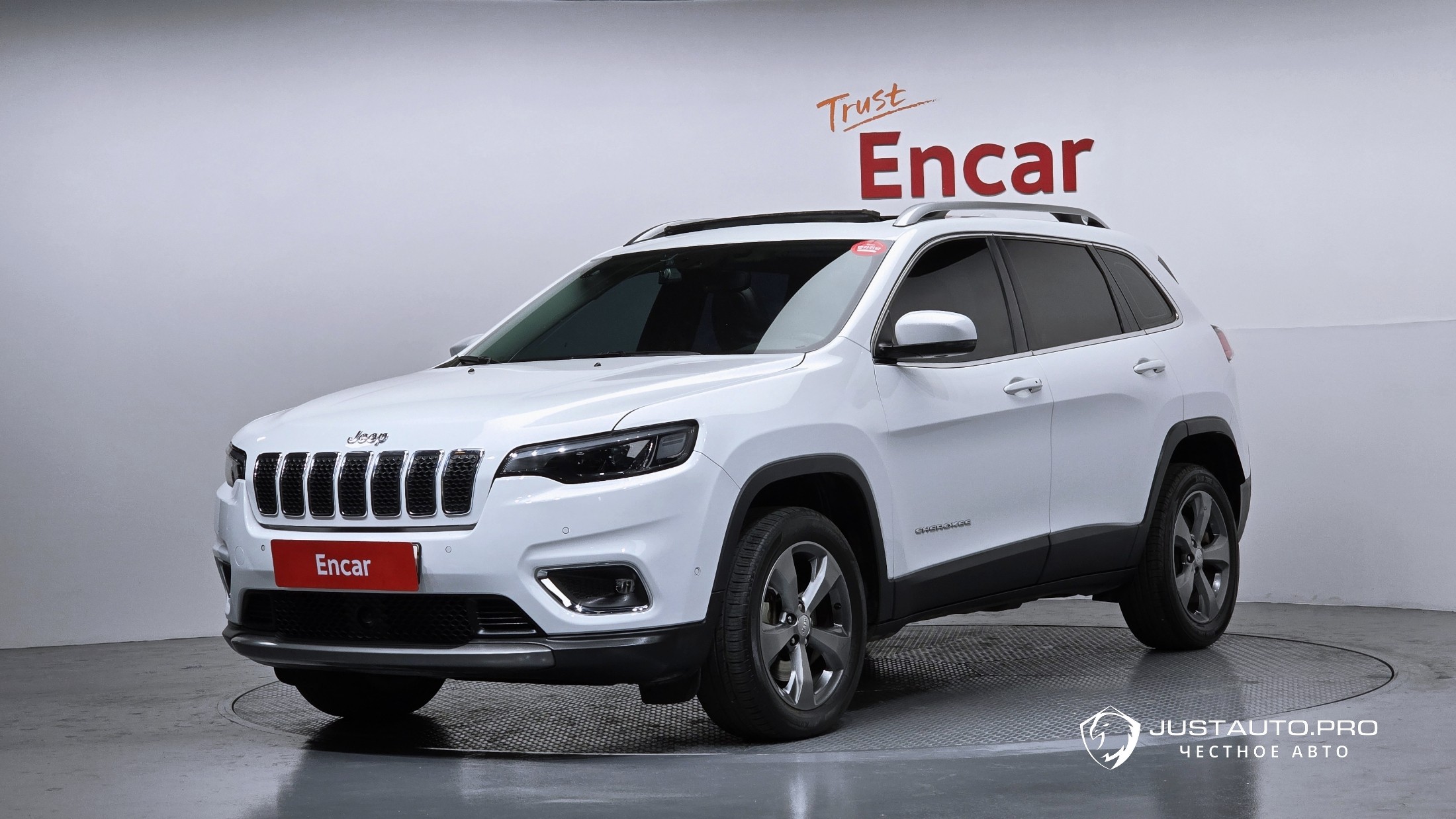 Автомобиль Jeep Cherokee