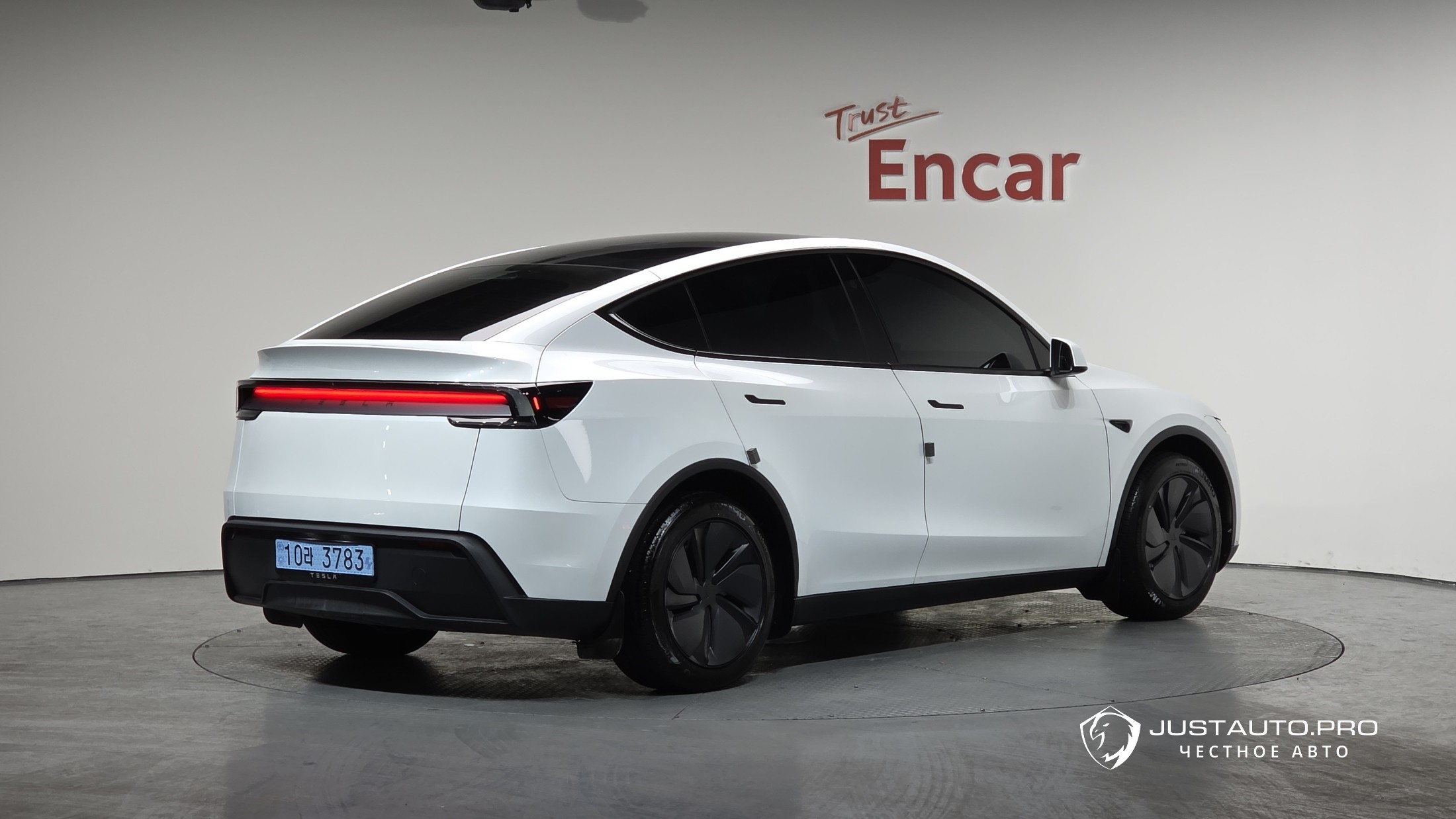 Автомобиль Tesla Model Y