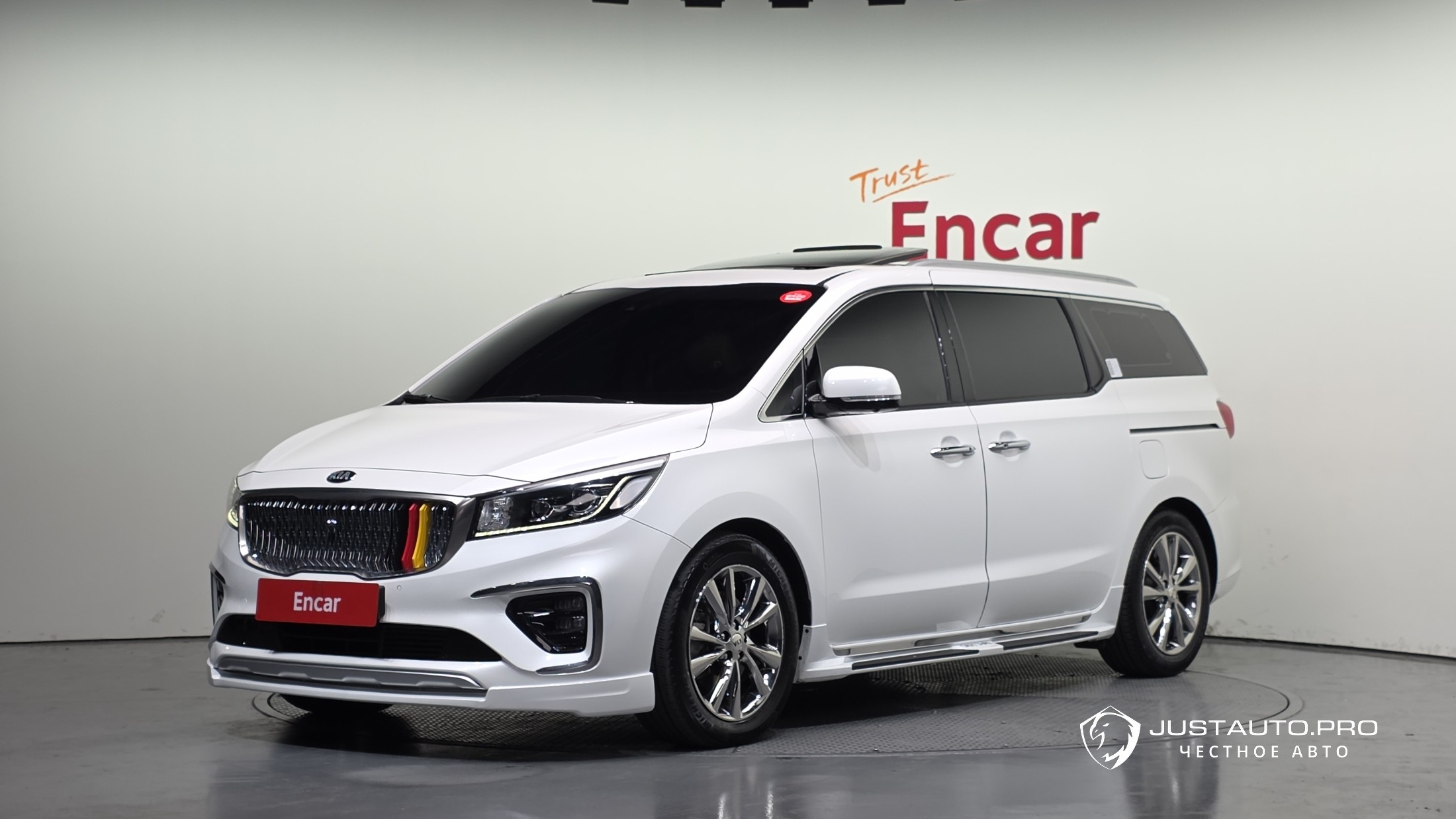 Автомобиль Kia Canival