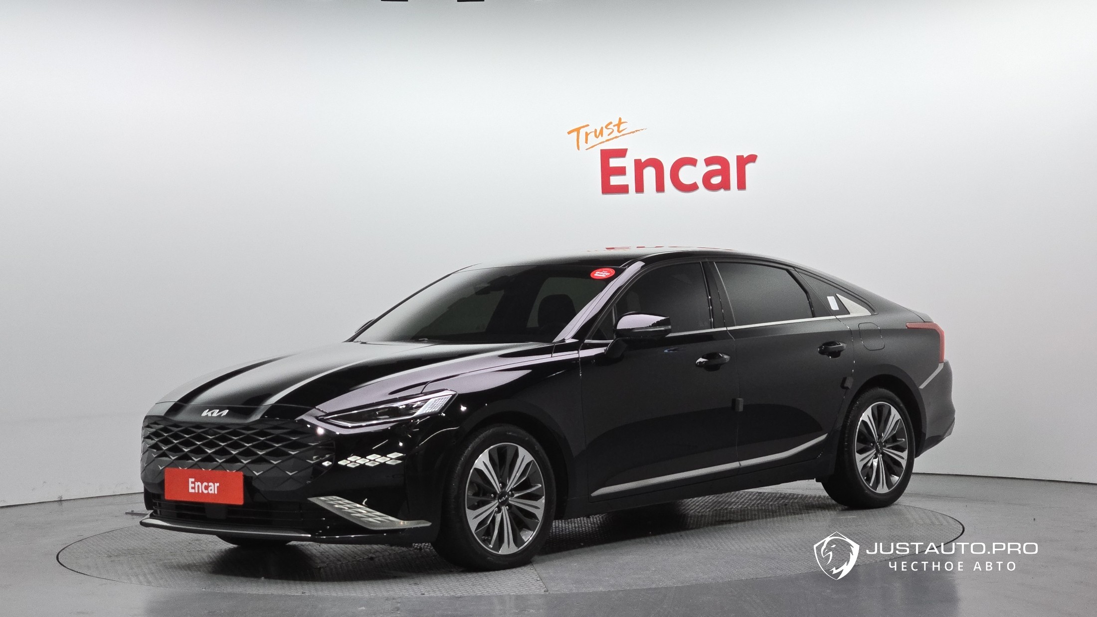 Автомобиль Kia K8