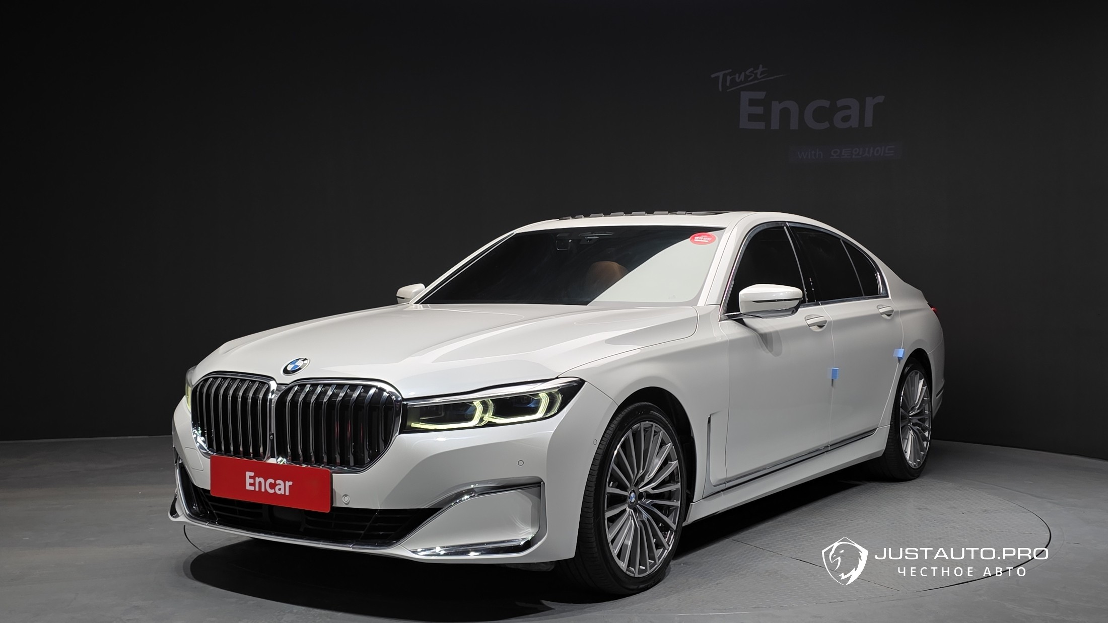 Автомобиль BMW 7-Series