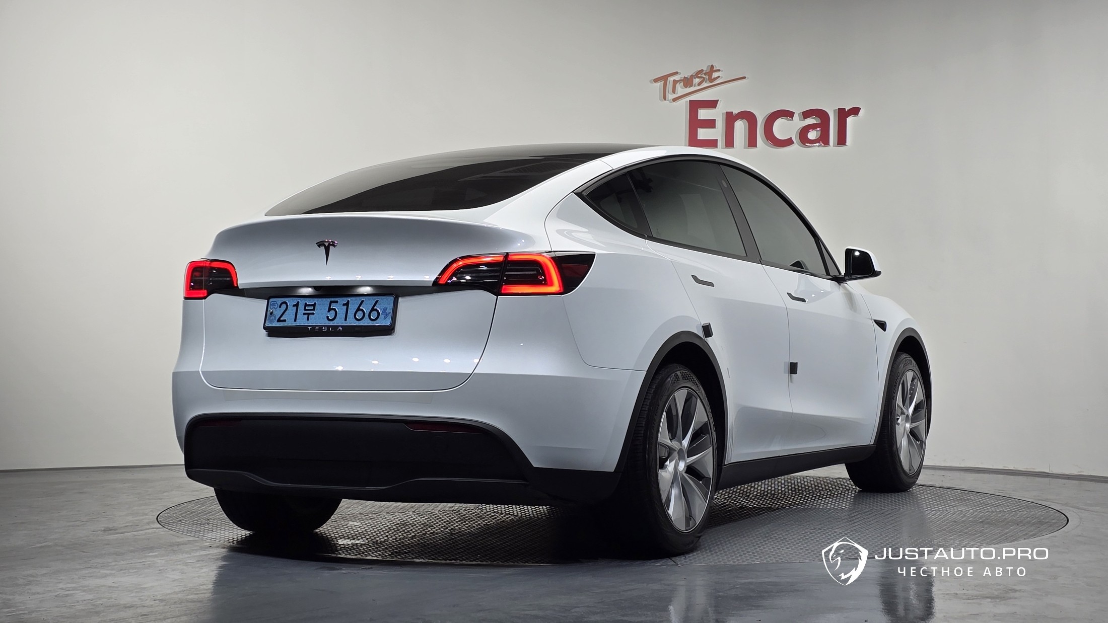 Автомобиль Tesla Model Y