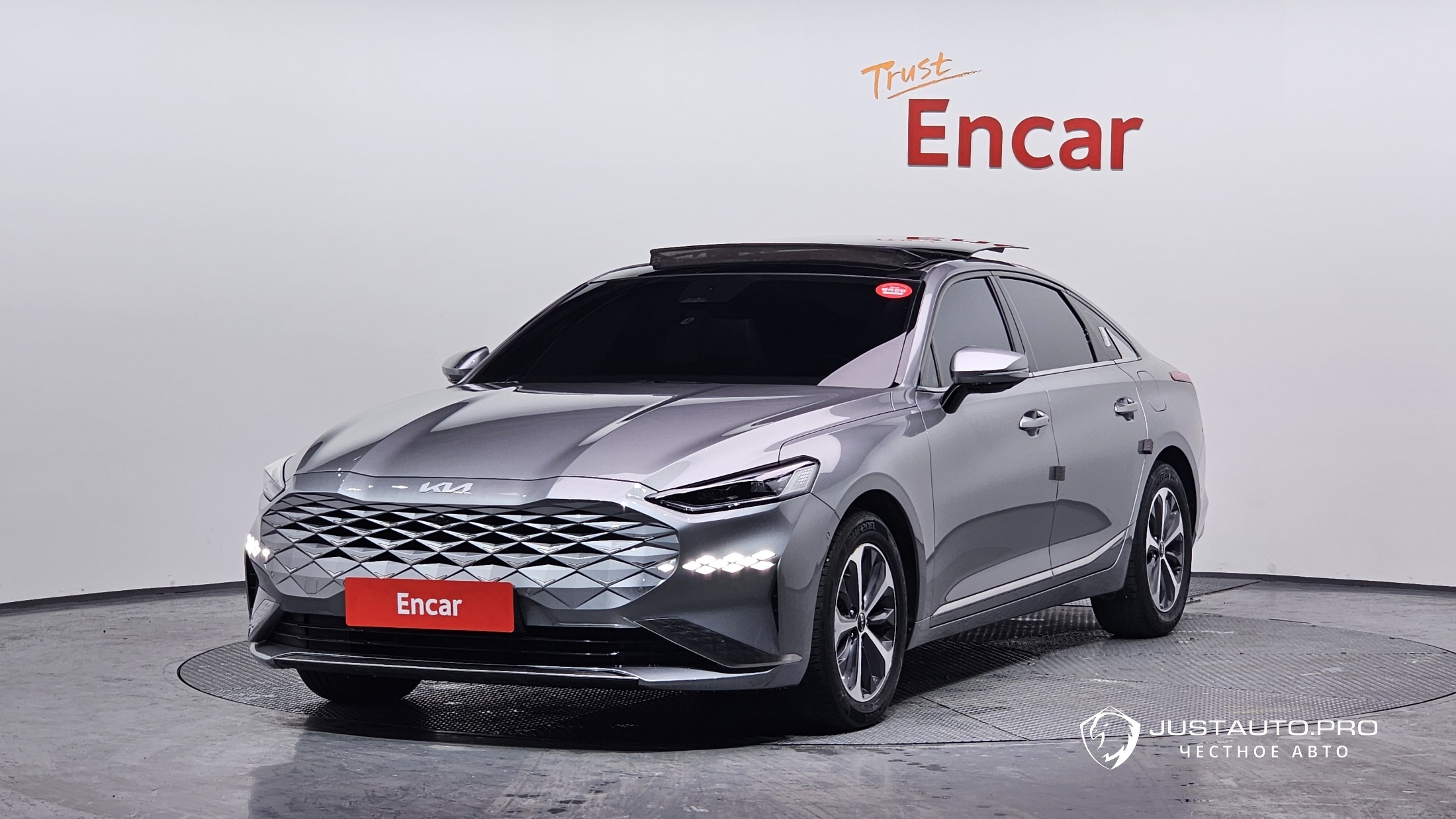 Автомобиль Kia K8