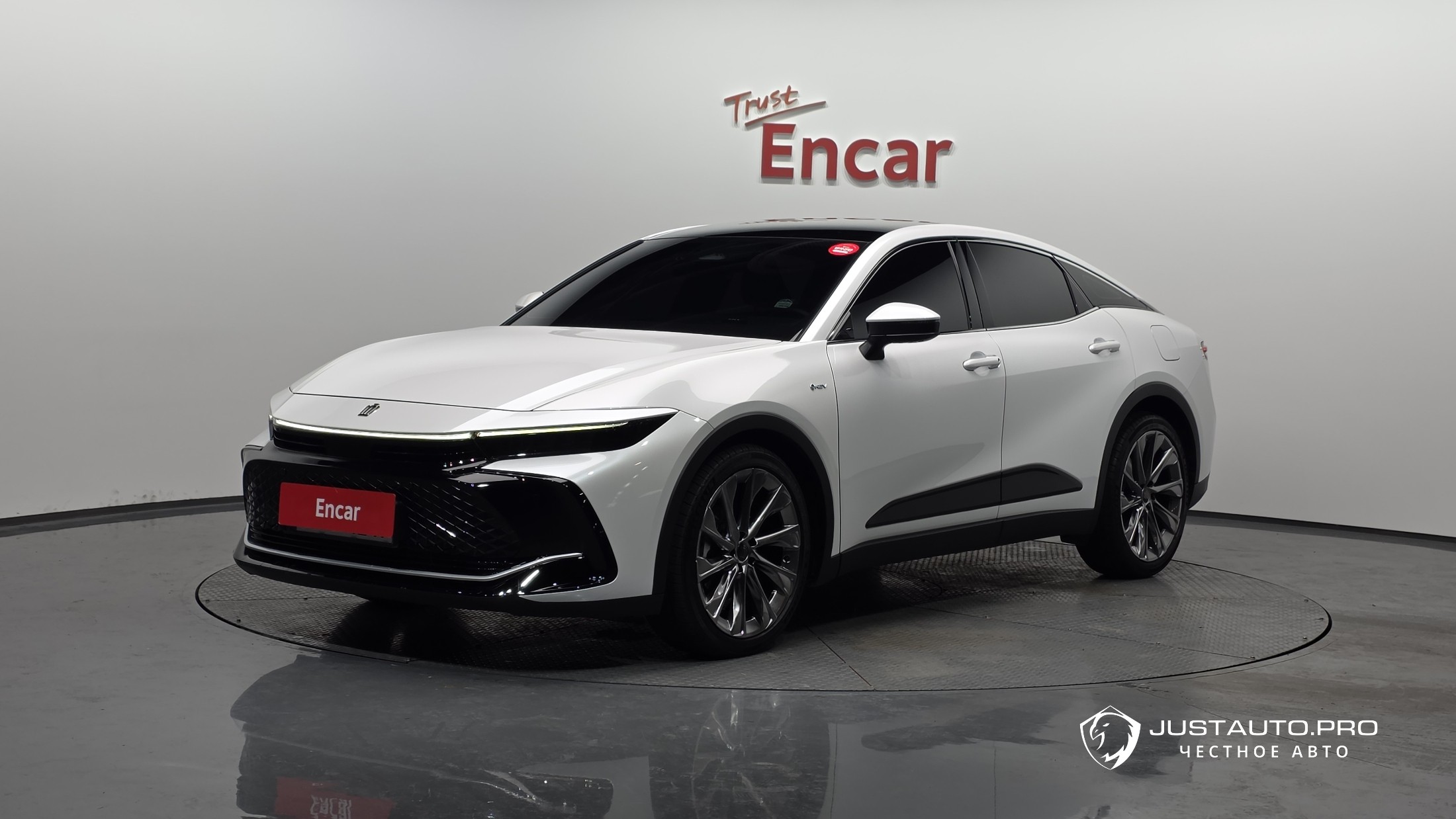 Автомобиль Toyota Crown