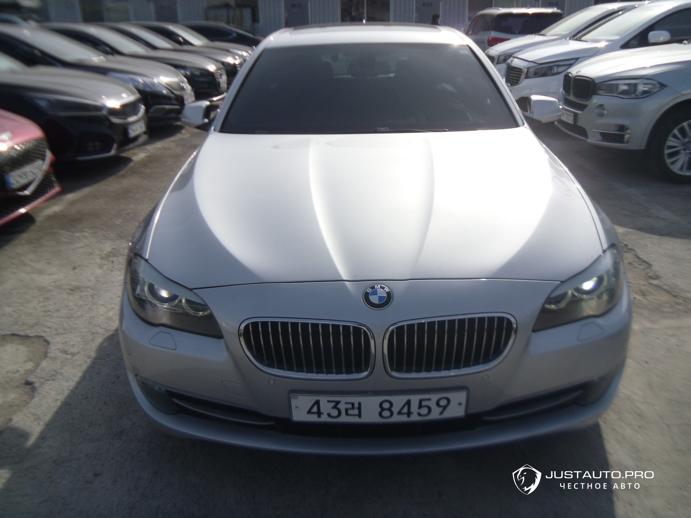 Автомобиль BMW 5-Series