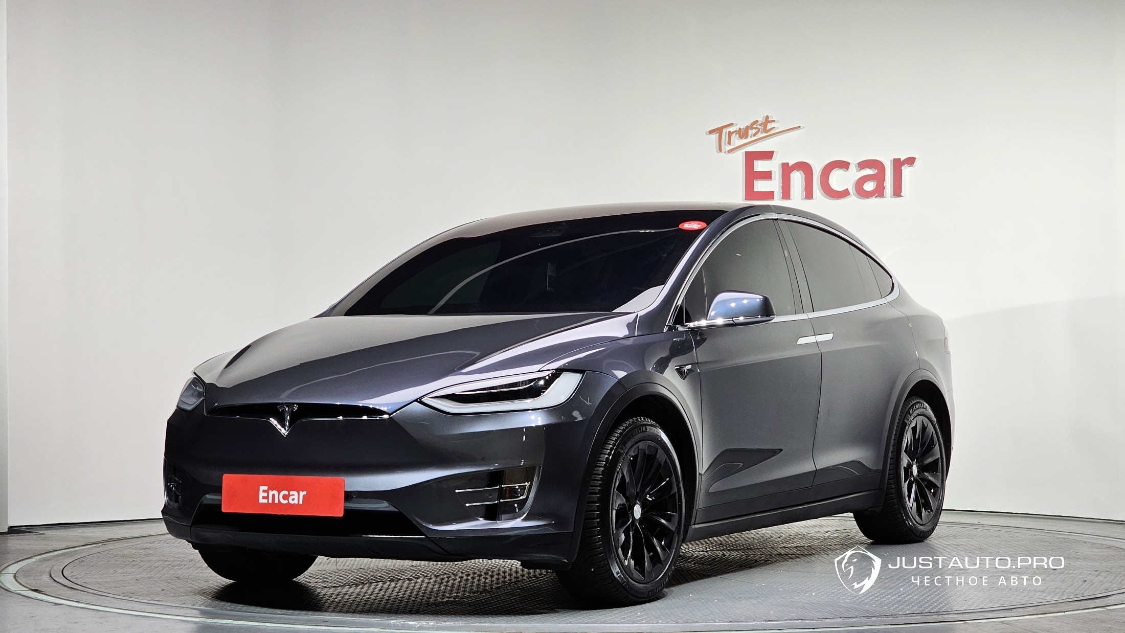 Автомобиль Tesla Model X
