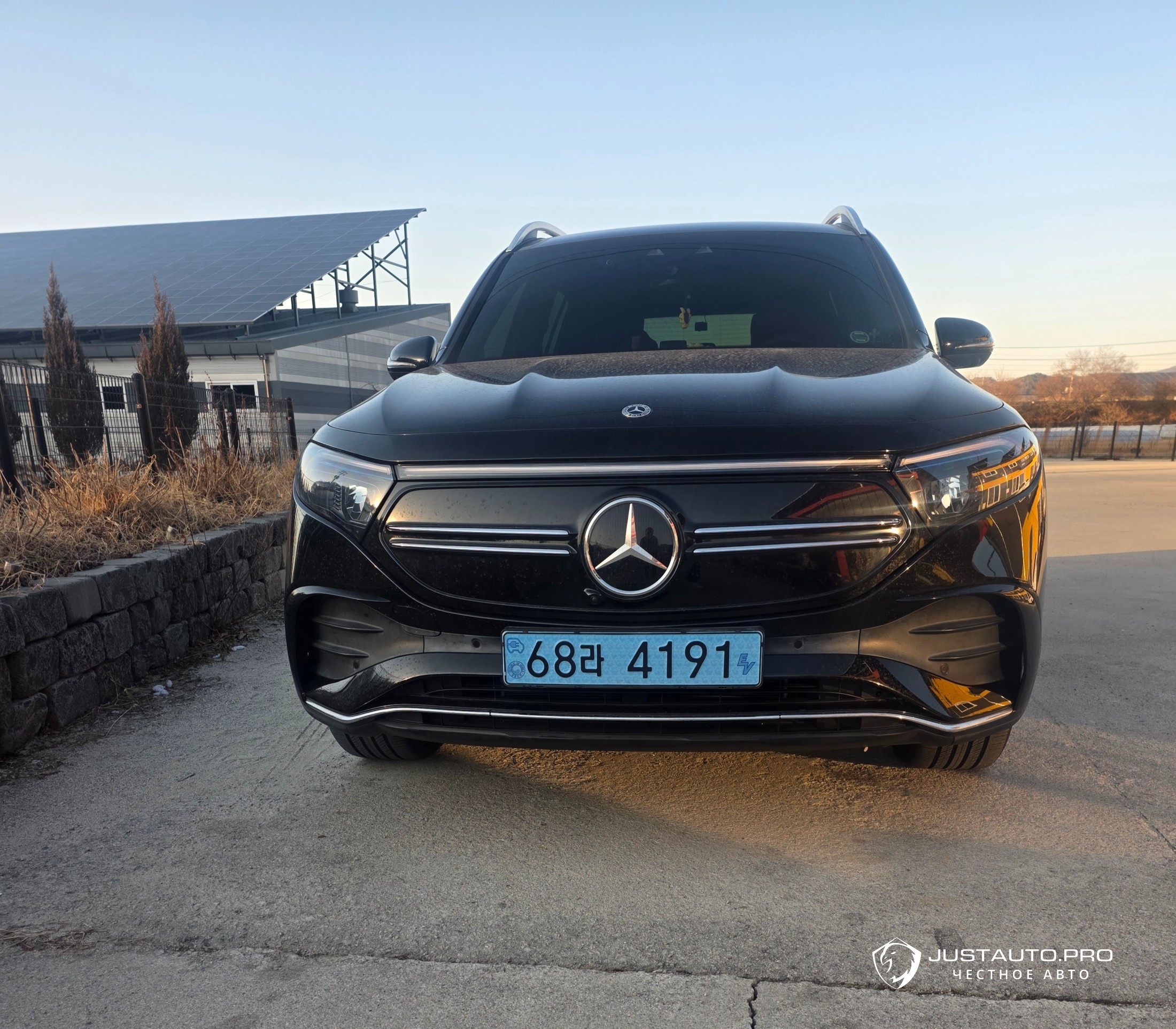 Автомобиль Mercedes-Benz EQB