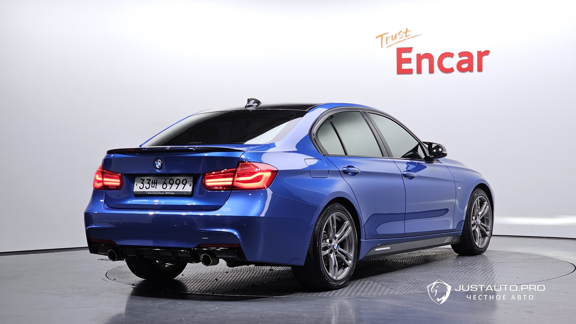 Автомобиль BMW 3-Series