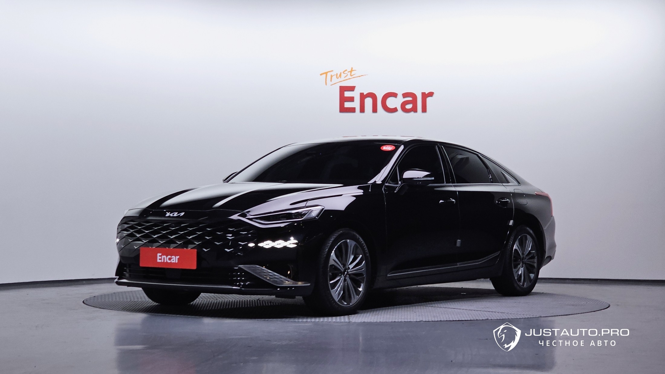 Автомобиль Kia K8