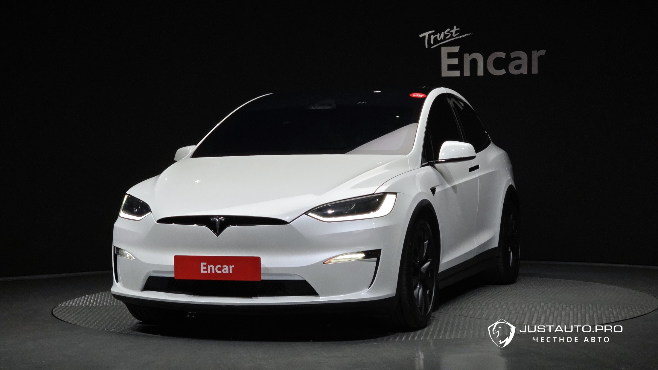 Автомобиль Tesla Model X