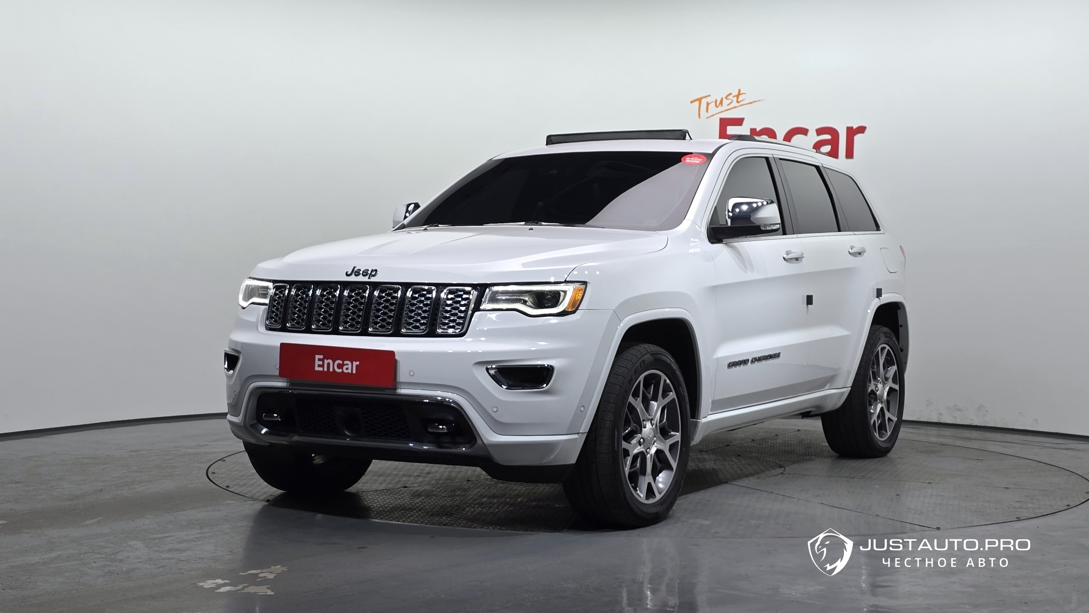 Автомобиль Jeep Cherokee