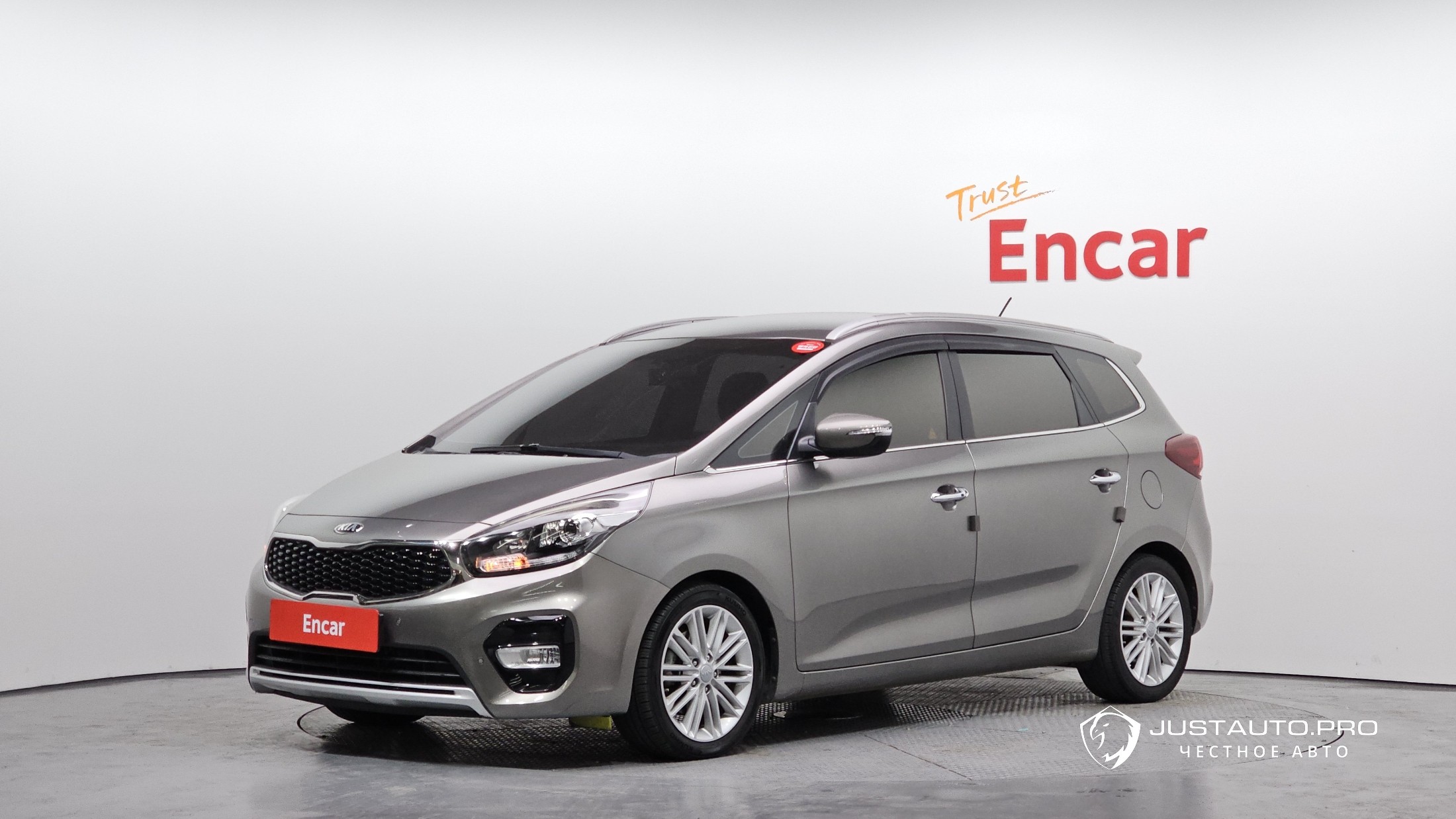 Автомобиль Kia Carens