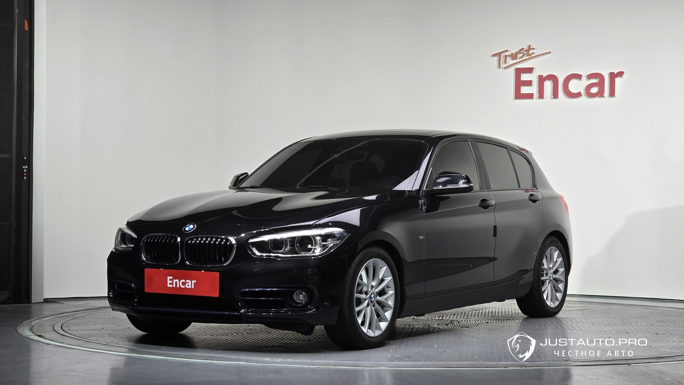 Автомобиль BMW 1-Series