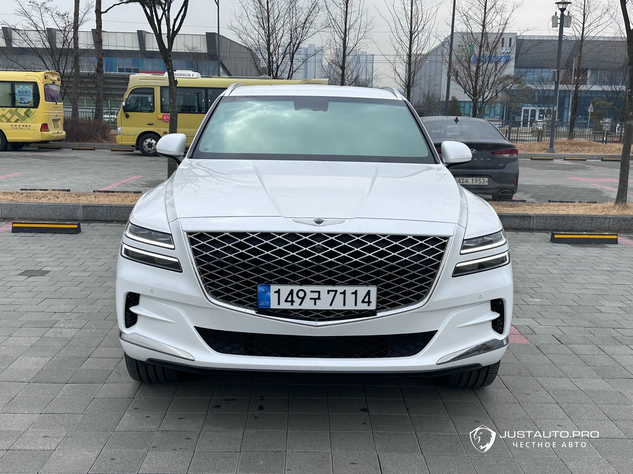 Автомобиль Genesis GV80