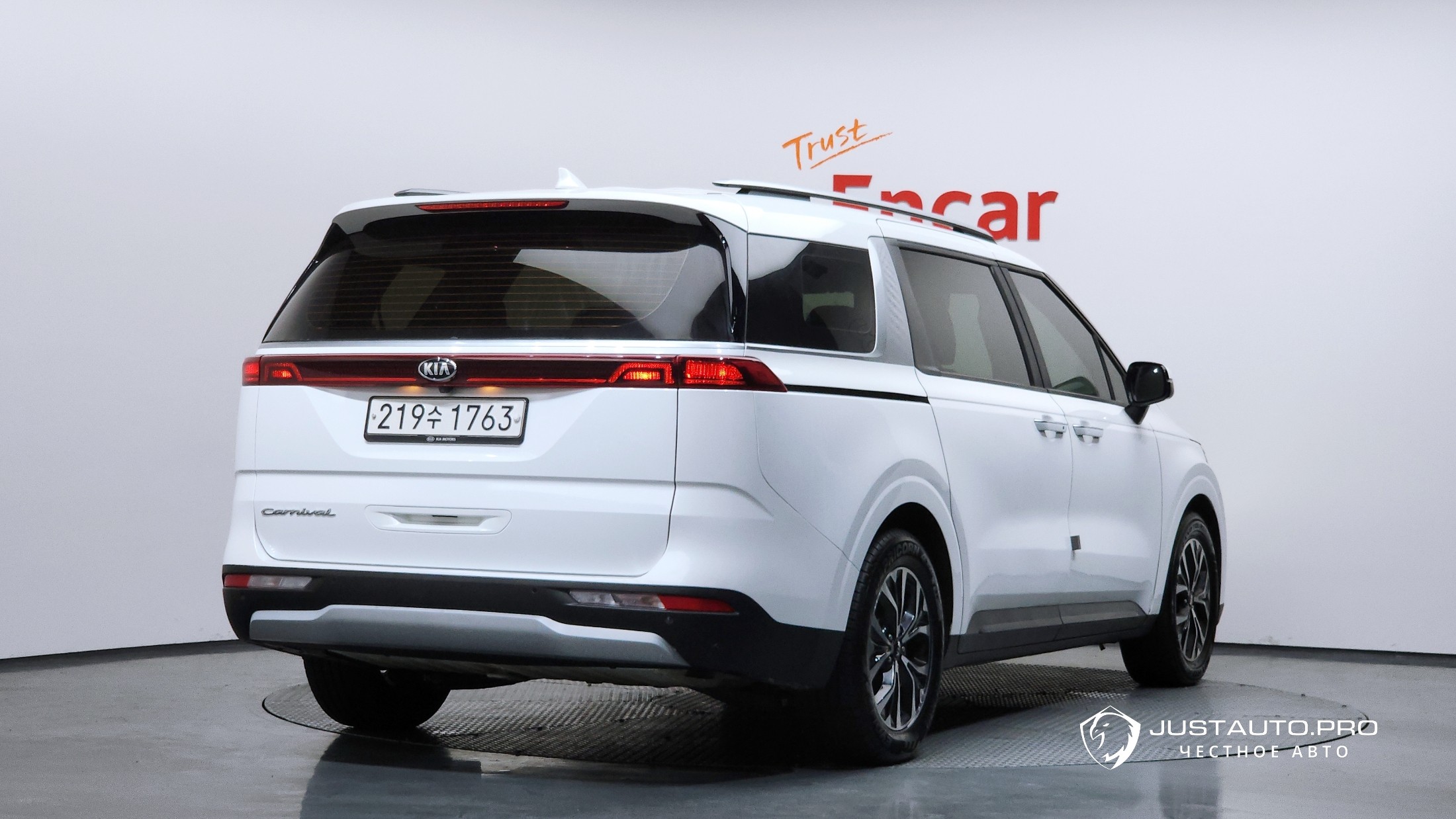 Автомобиль Kia Canival