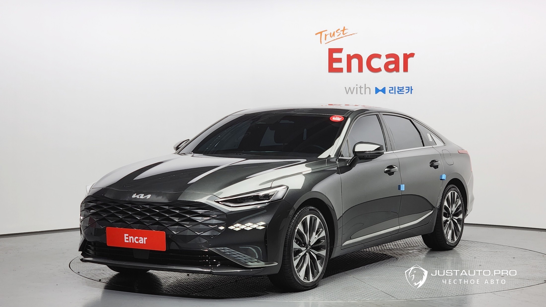 Автомобиль Kia K8