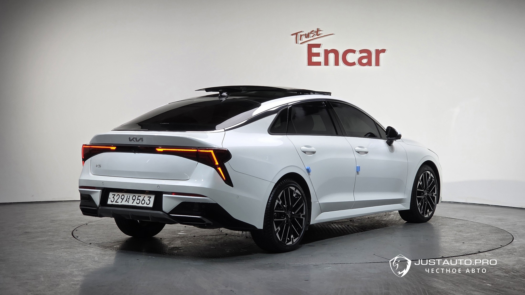 Автомобиль Kia K5