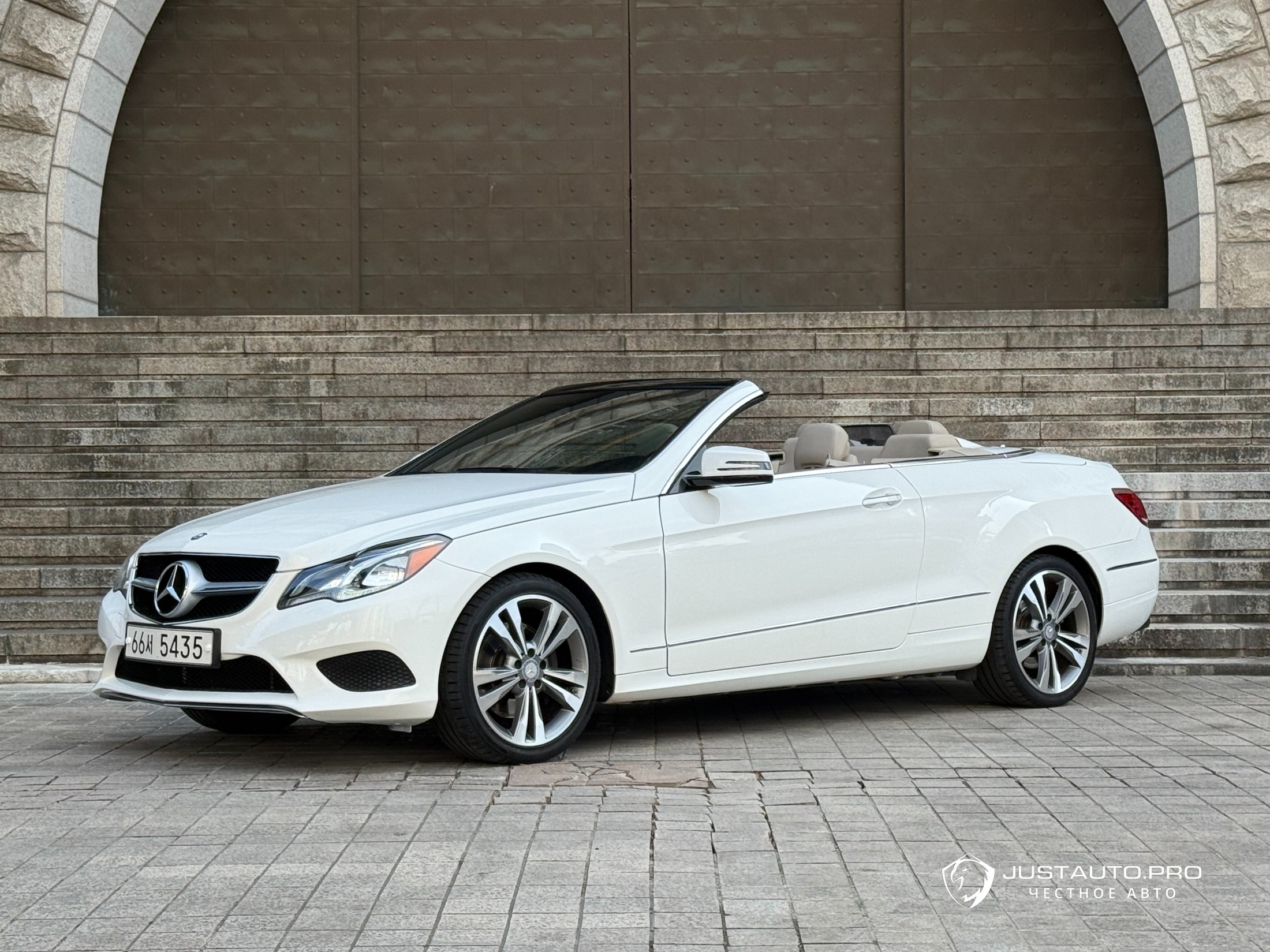 Автомобиль Mercedes-Benz E-Class