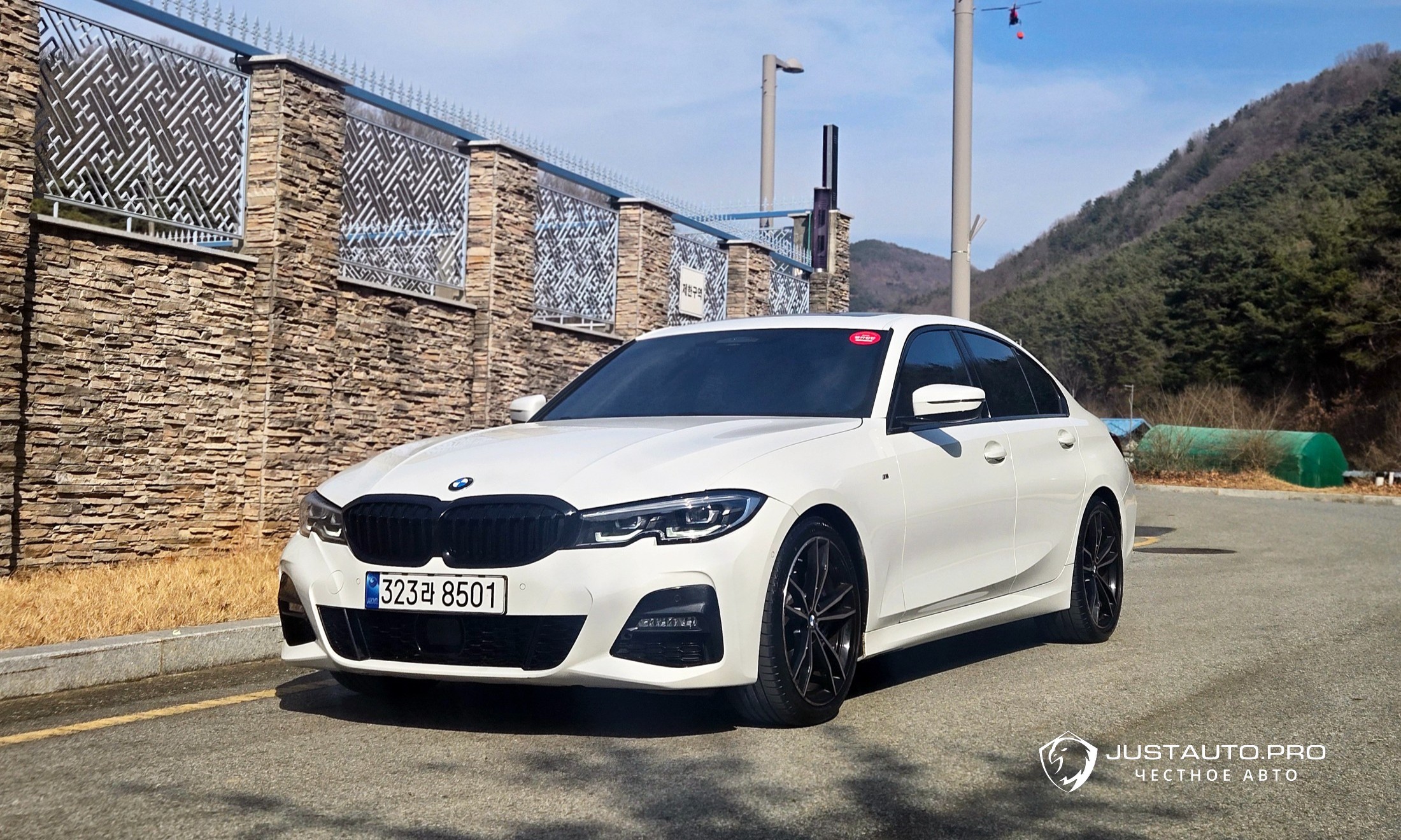 Автомобиль BMW 3-Series