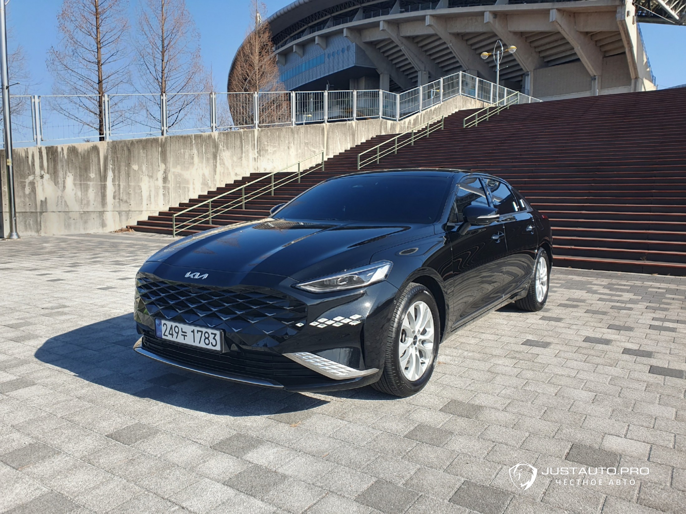 Автомобиль Kia K8