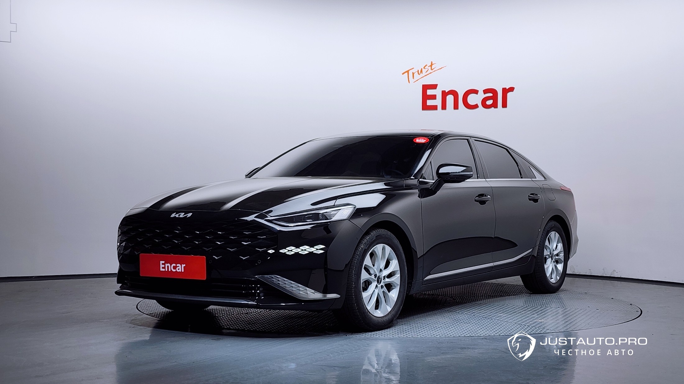 Автомобиль Kia K8