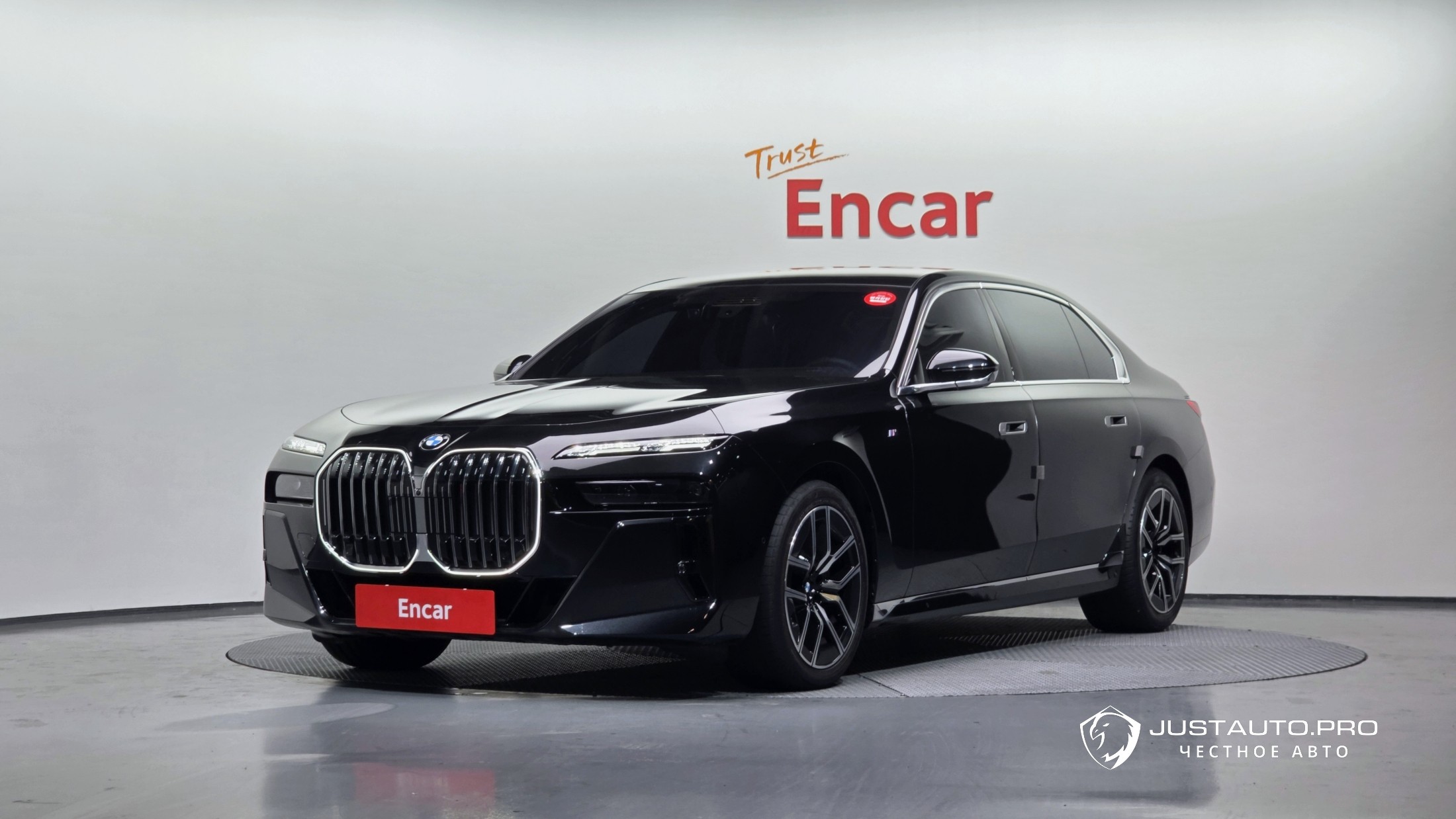 Автомобиль BMW 7-Series