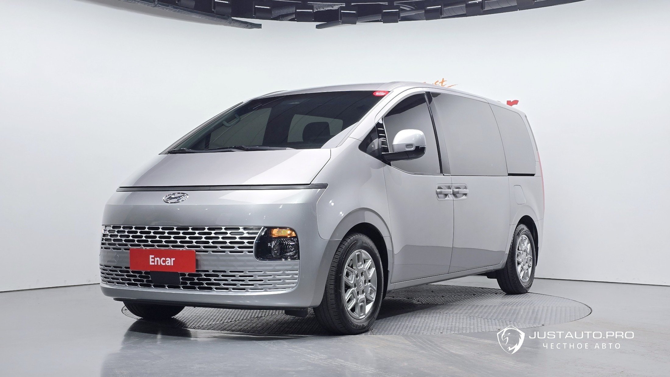 Автомобиль Hyundai Staria