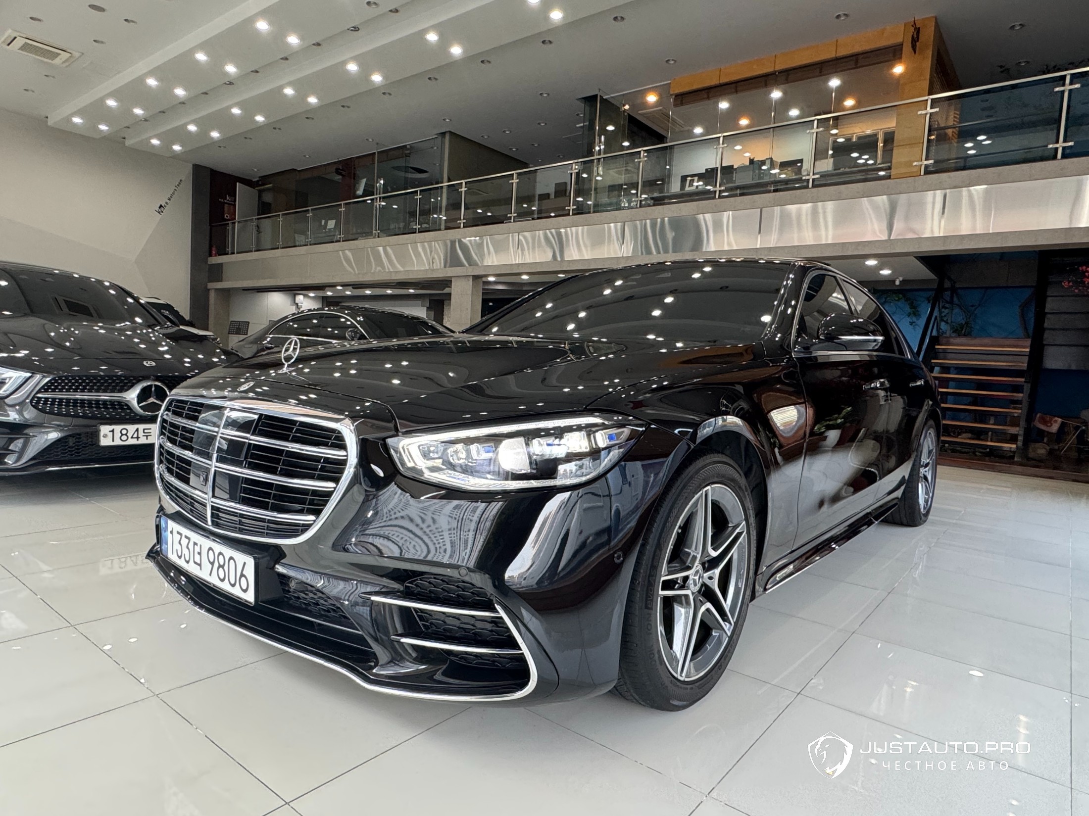 Автомобиль Mercedes-Benz S-Class