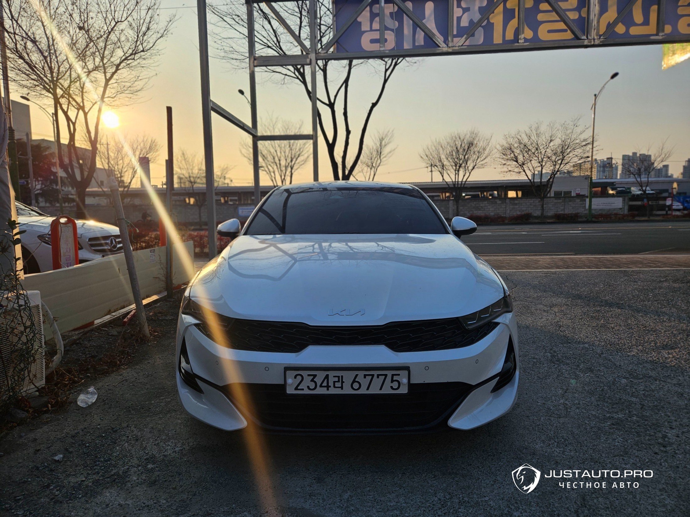 Автомобиль Kia K5