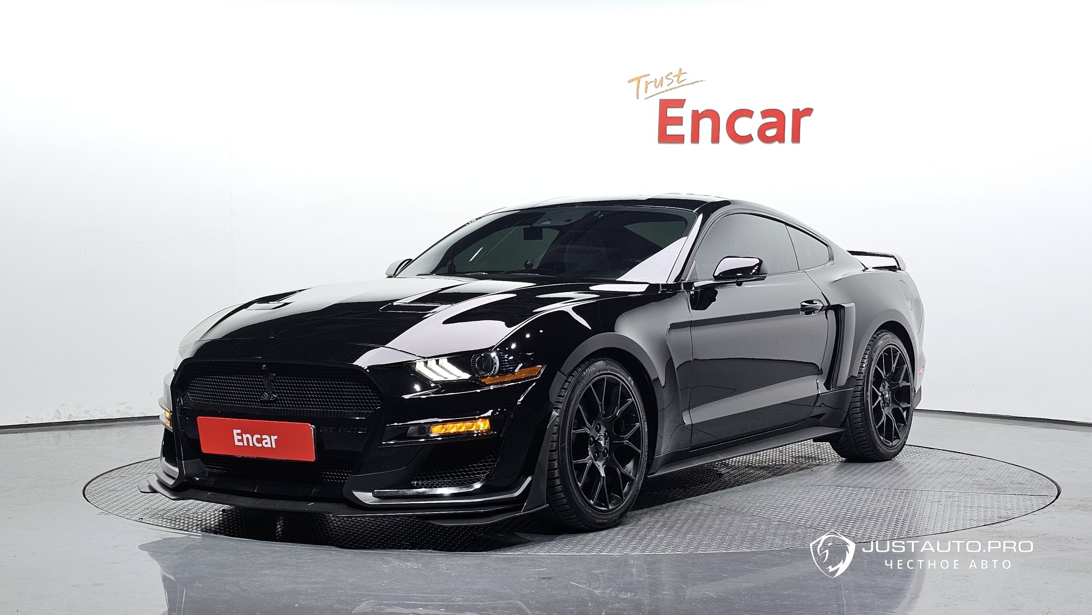 Автомобиль Ford Mustang