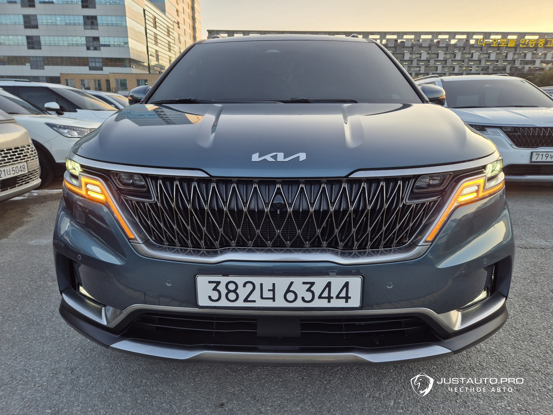 Автомобиль Kia Canival