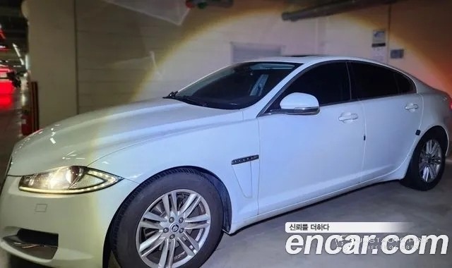 Автомобиль Jaguar XF