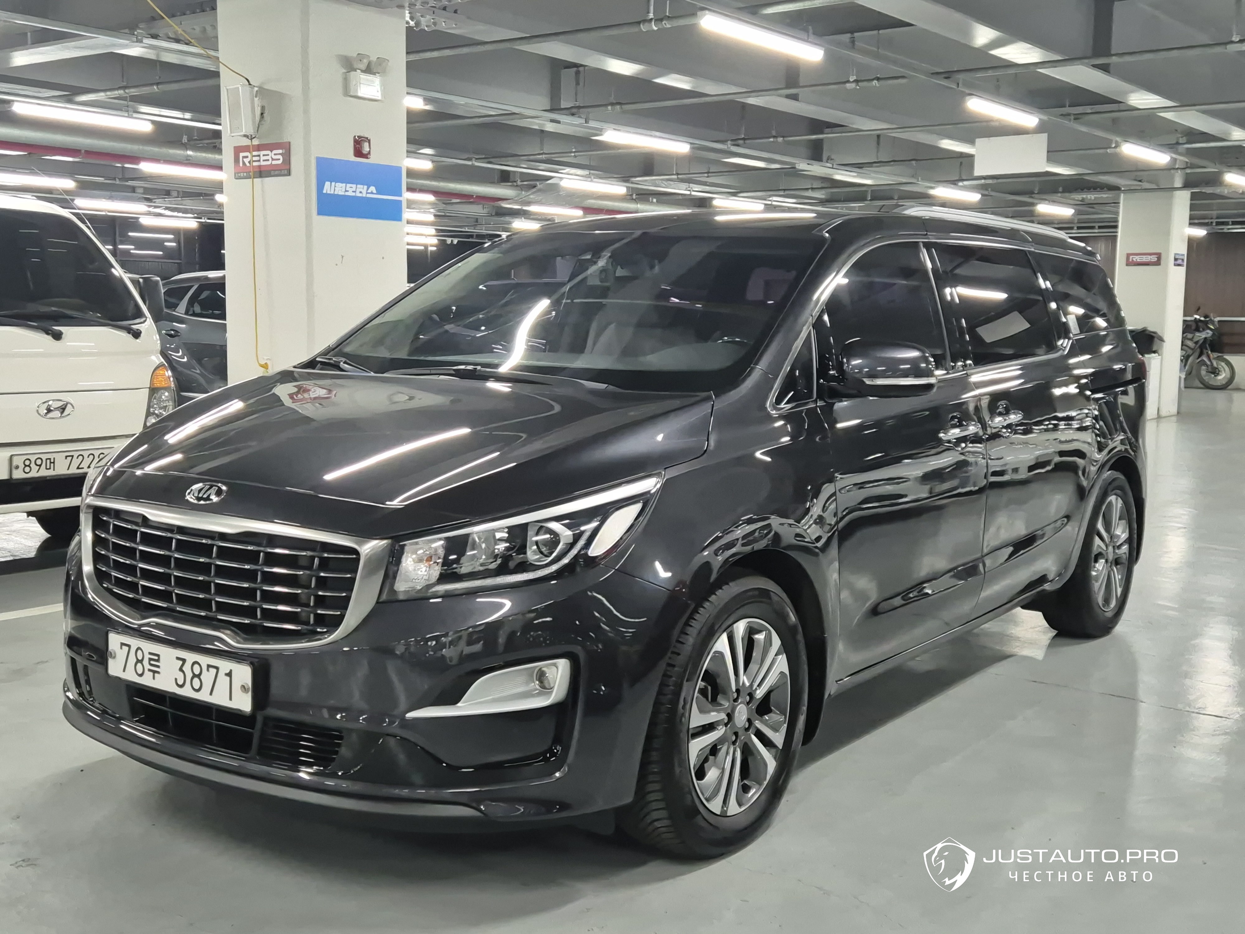 Автомобиль Kia Canival