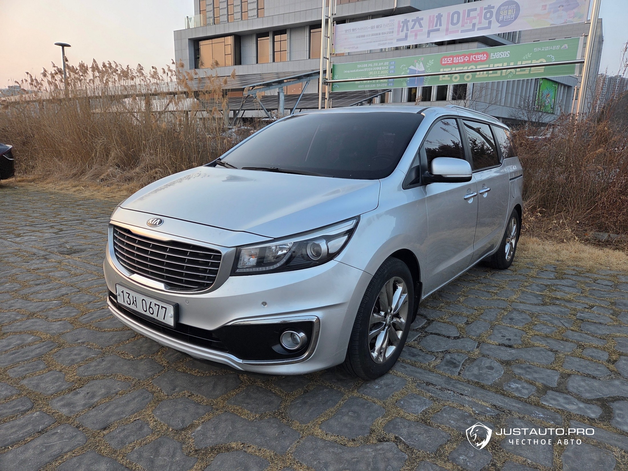 Автомобиль Kia Canival