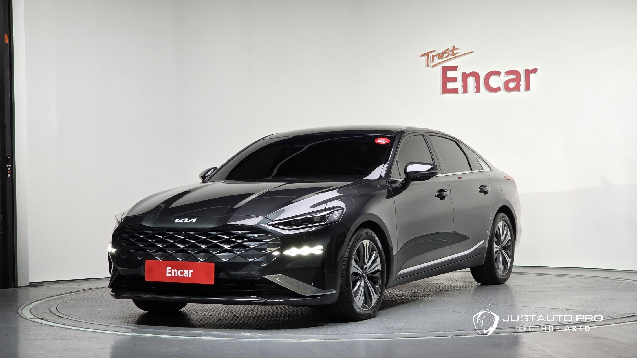 Автомобиль Kia K8