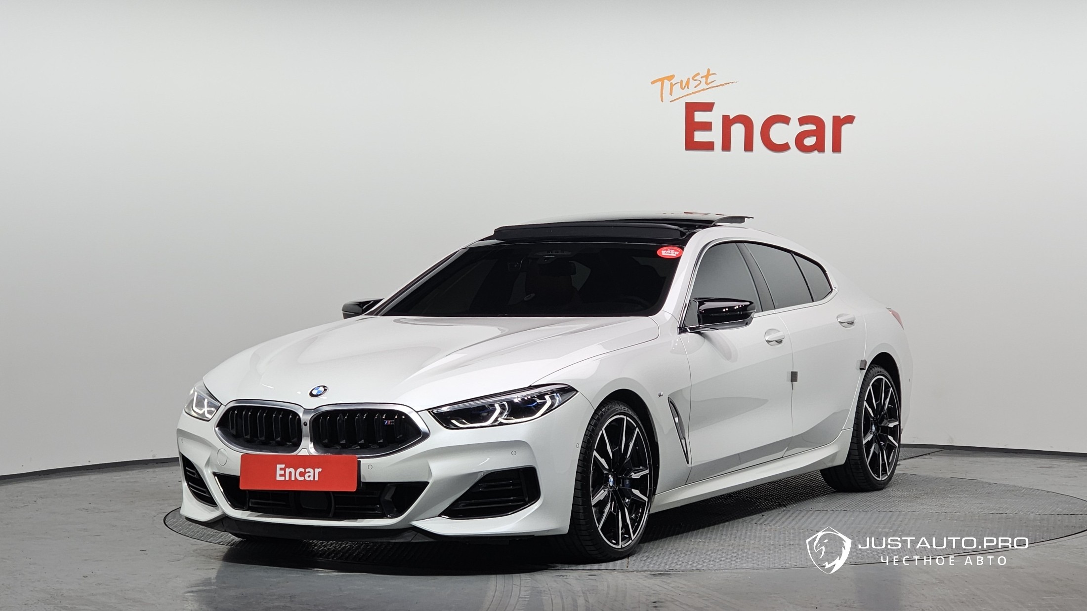 Автомобиль BMW 8-Series