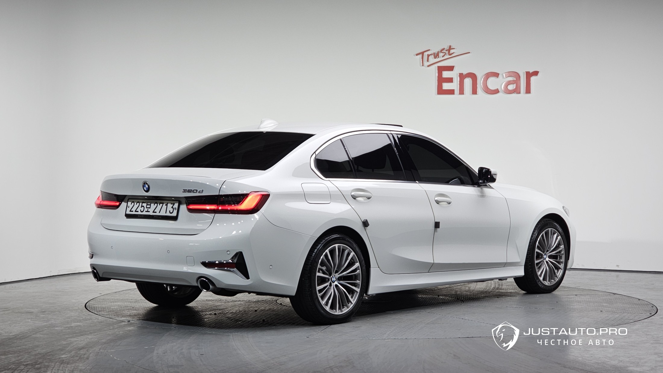 Автомобиль BMW 3-Series