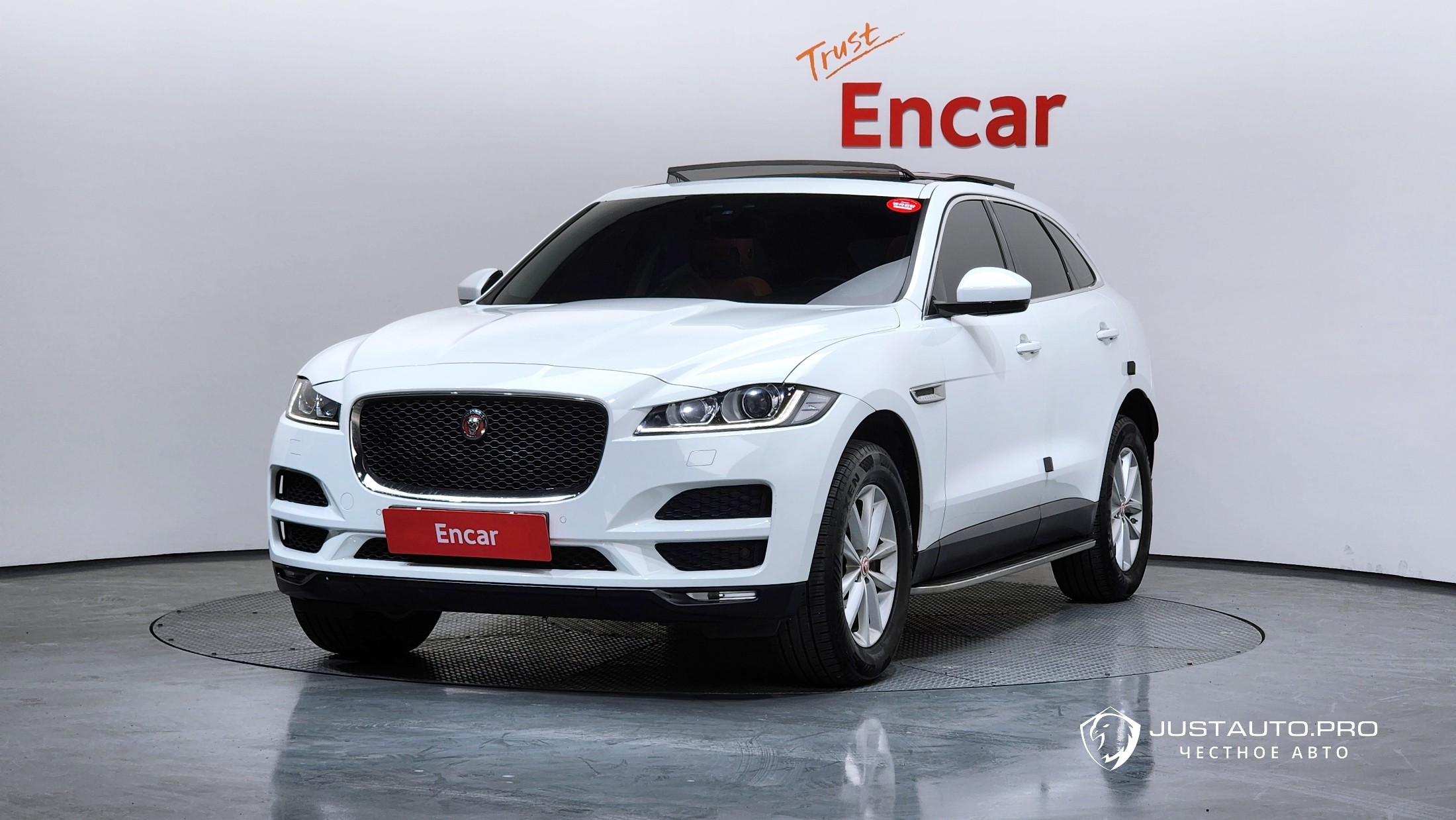 Автомобиль Jaguar F-PACE