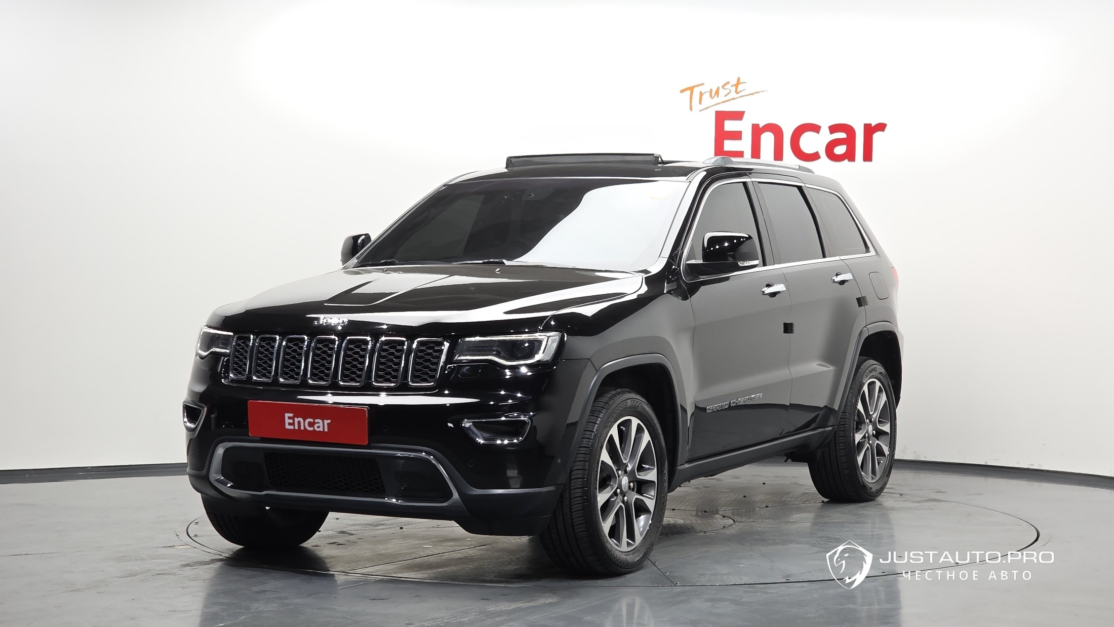Автомобиль Jeep Cherokee