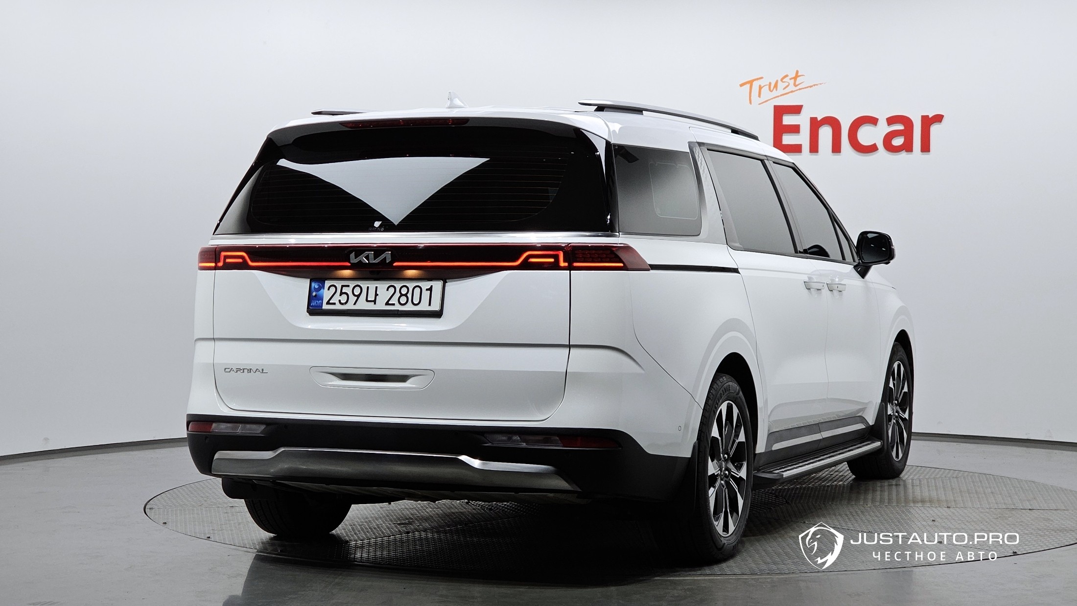 Автомобиль Kia Canival