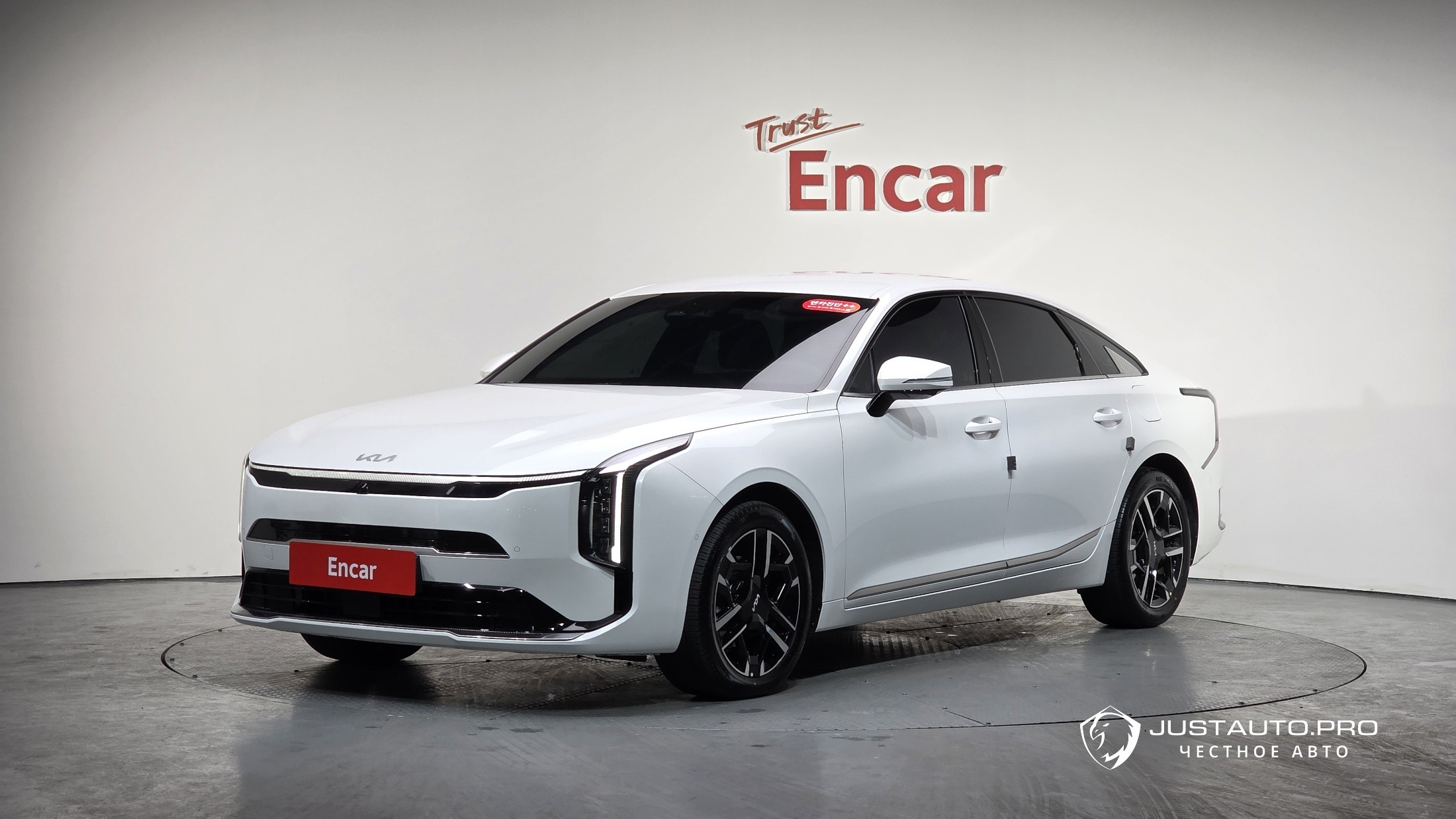 Автомобиль Kia K8