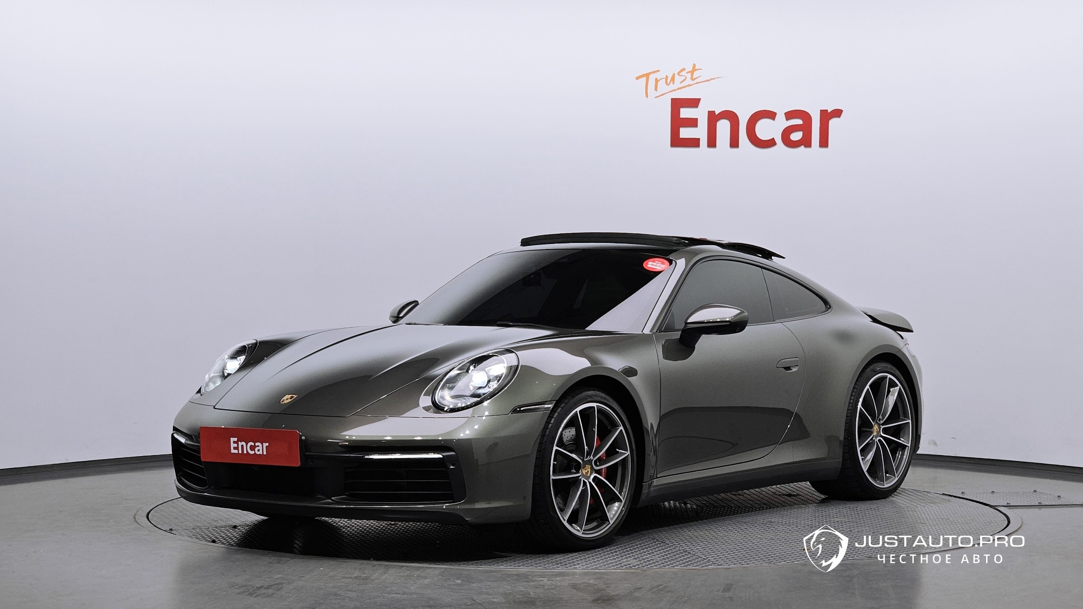 Автомобиль Porsche 911