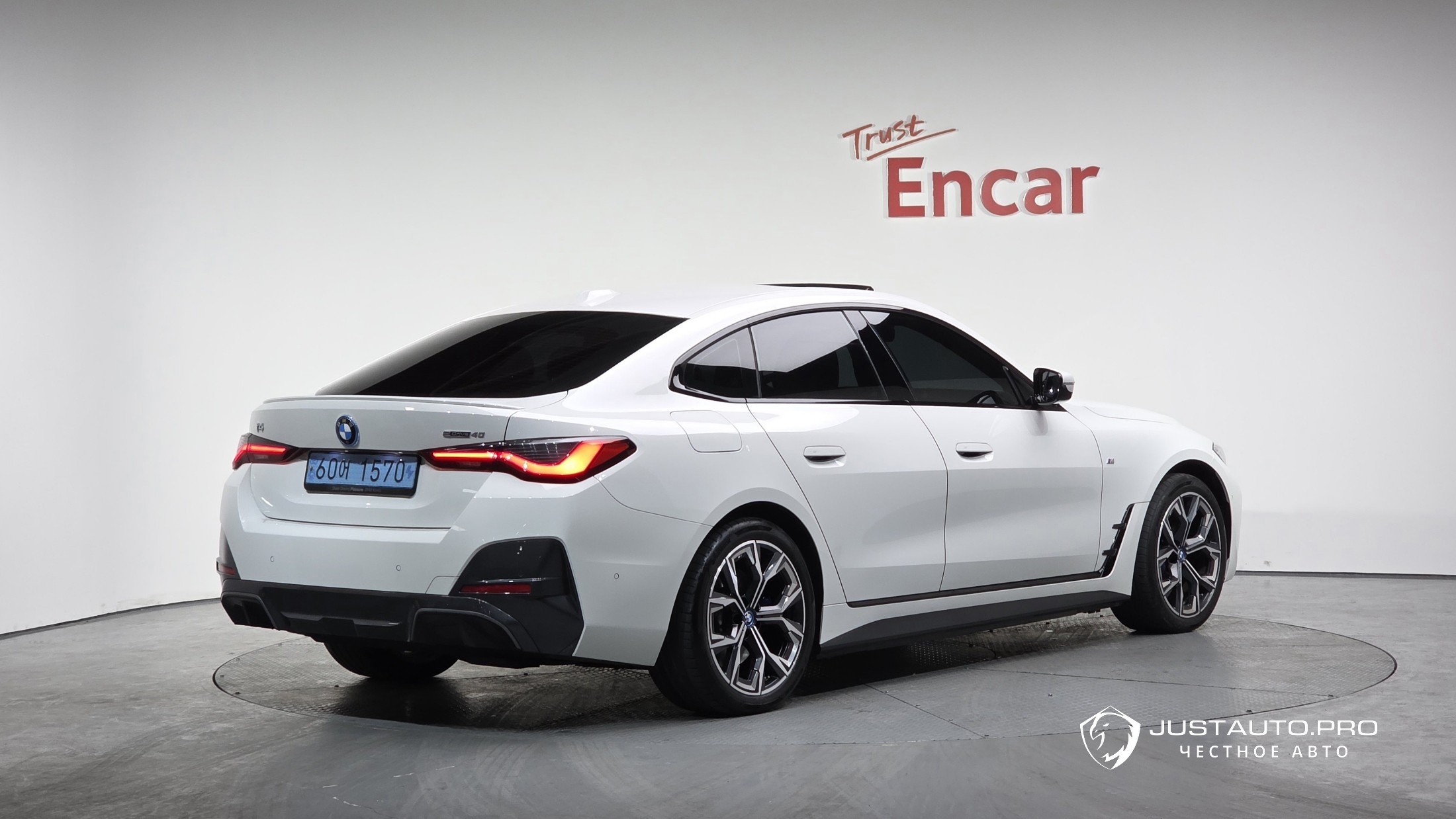 Автомобиль BMW i4