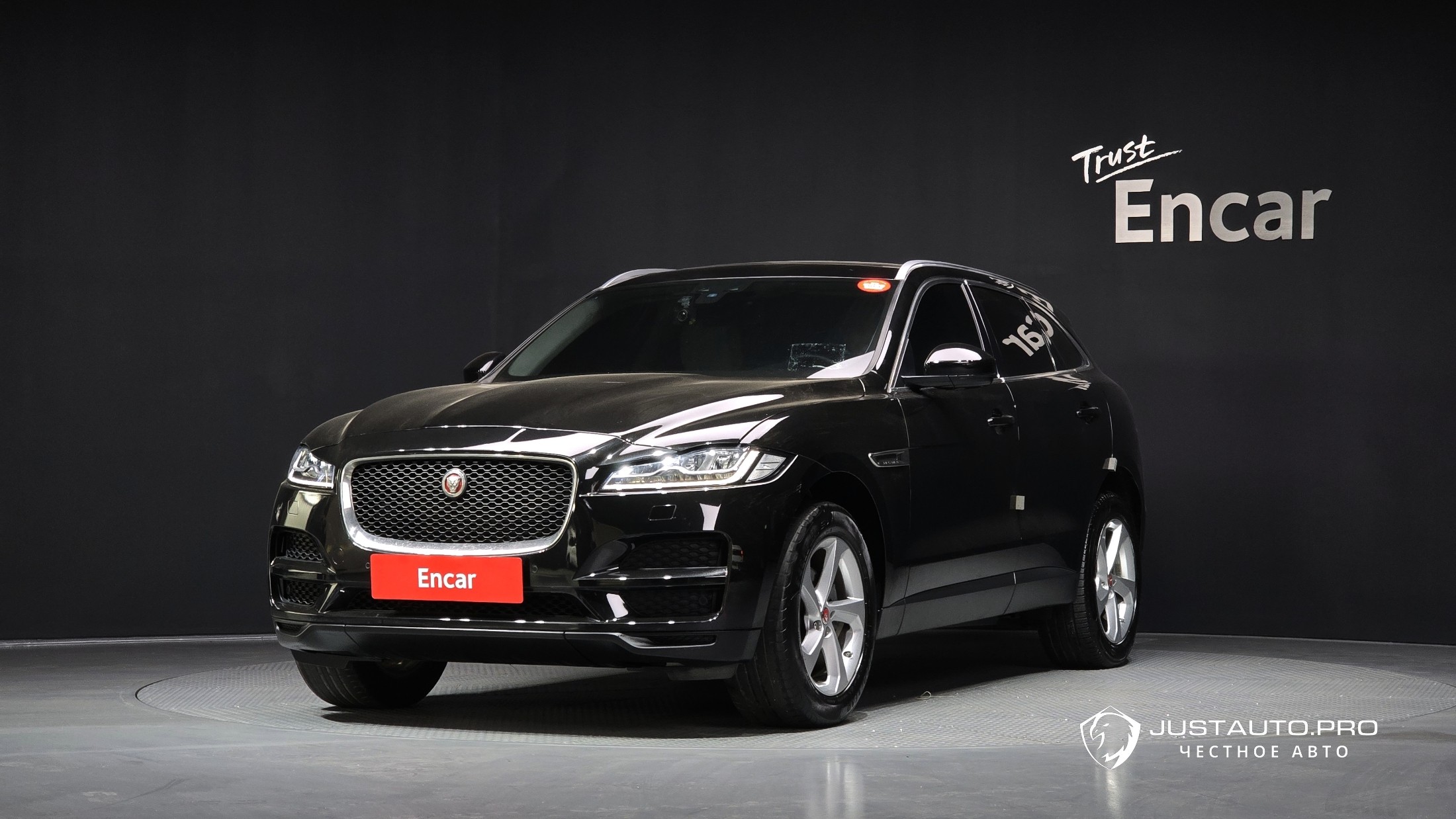 Автомобиль Jaguar F-PACE