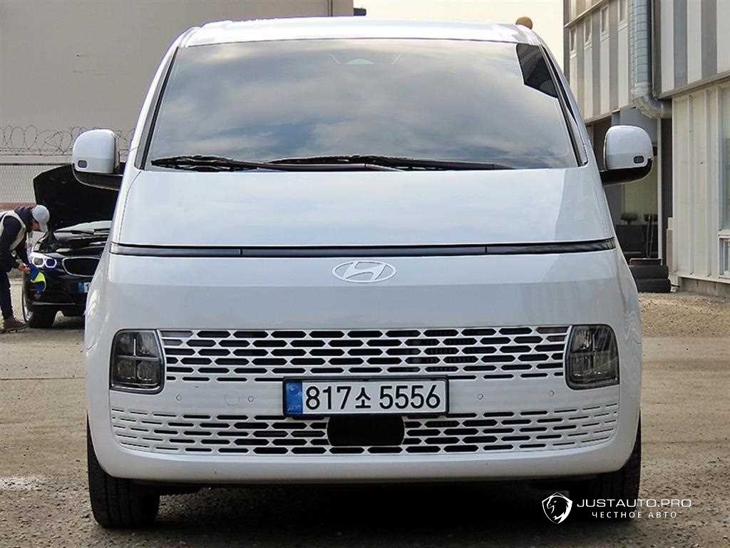 Автомобиль Hyundai Staria