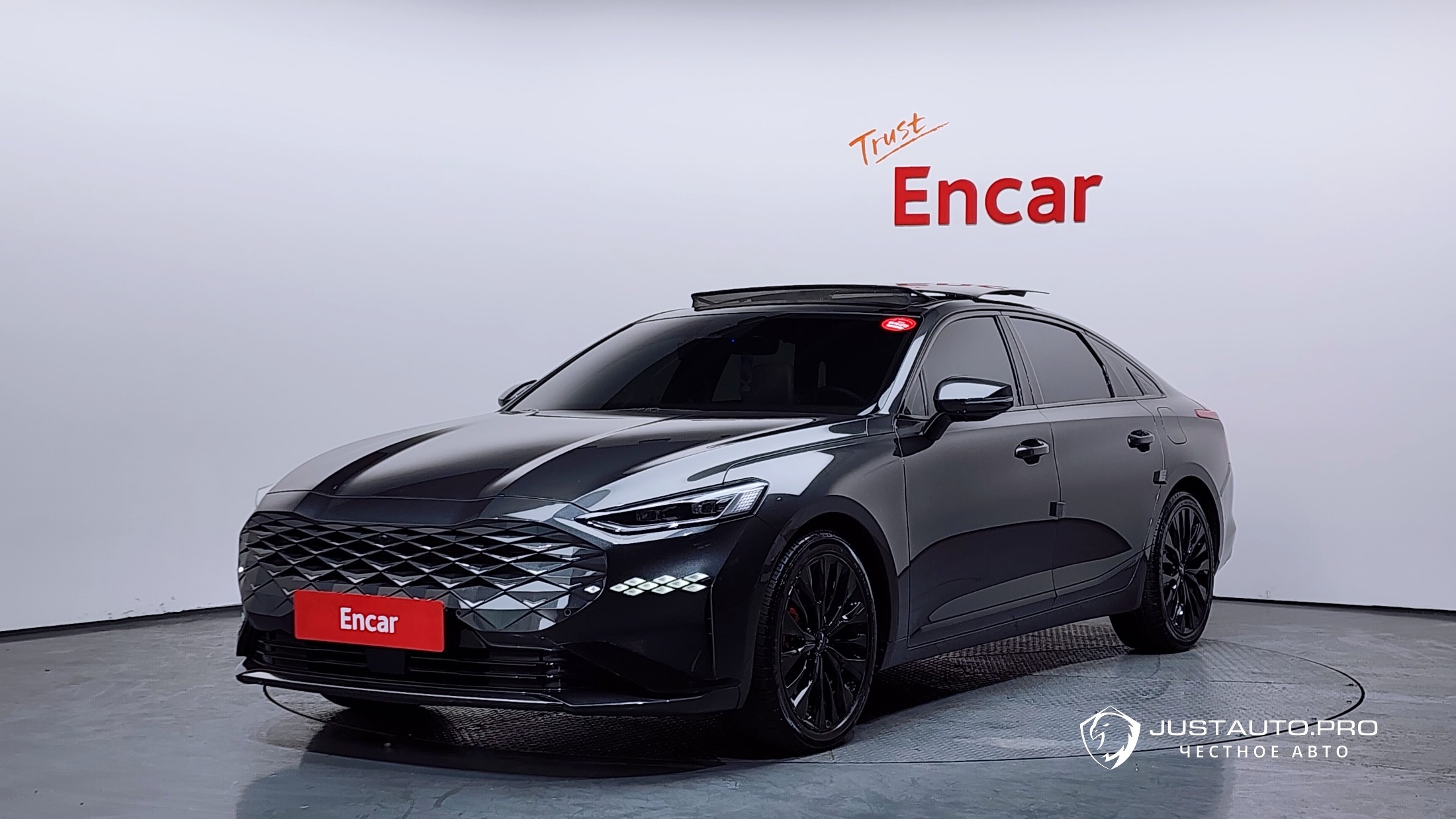 Автомобиль Kia K8