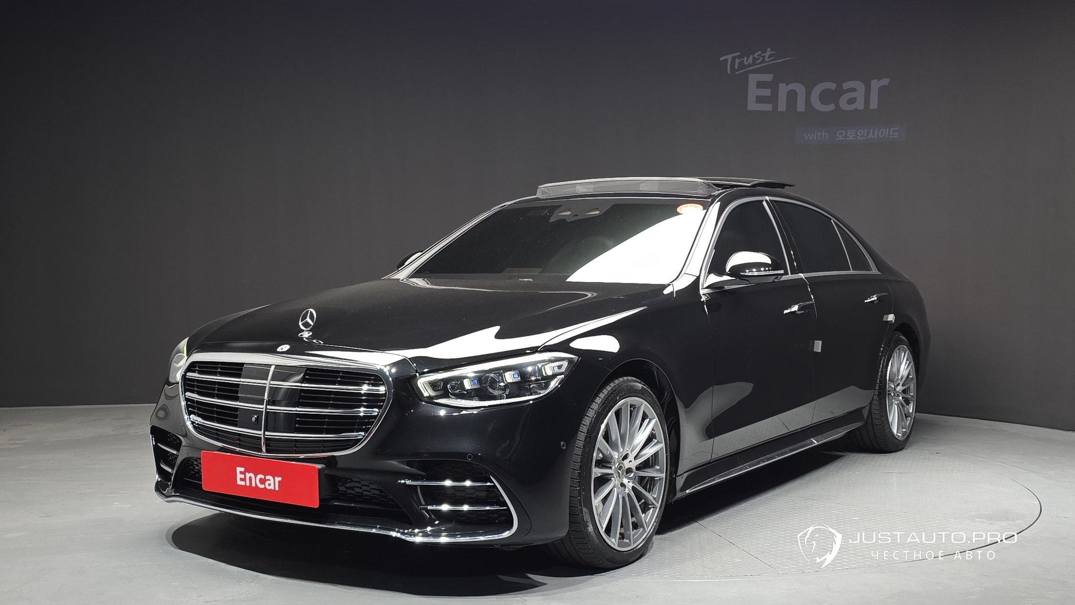 Автомобиль Mercedes-Benz S-Class