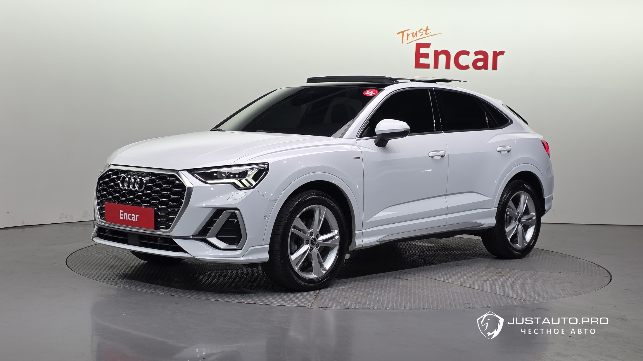 Автомобиль Audi Q3