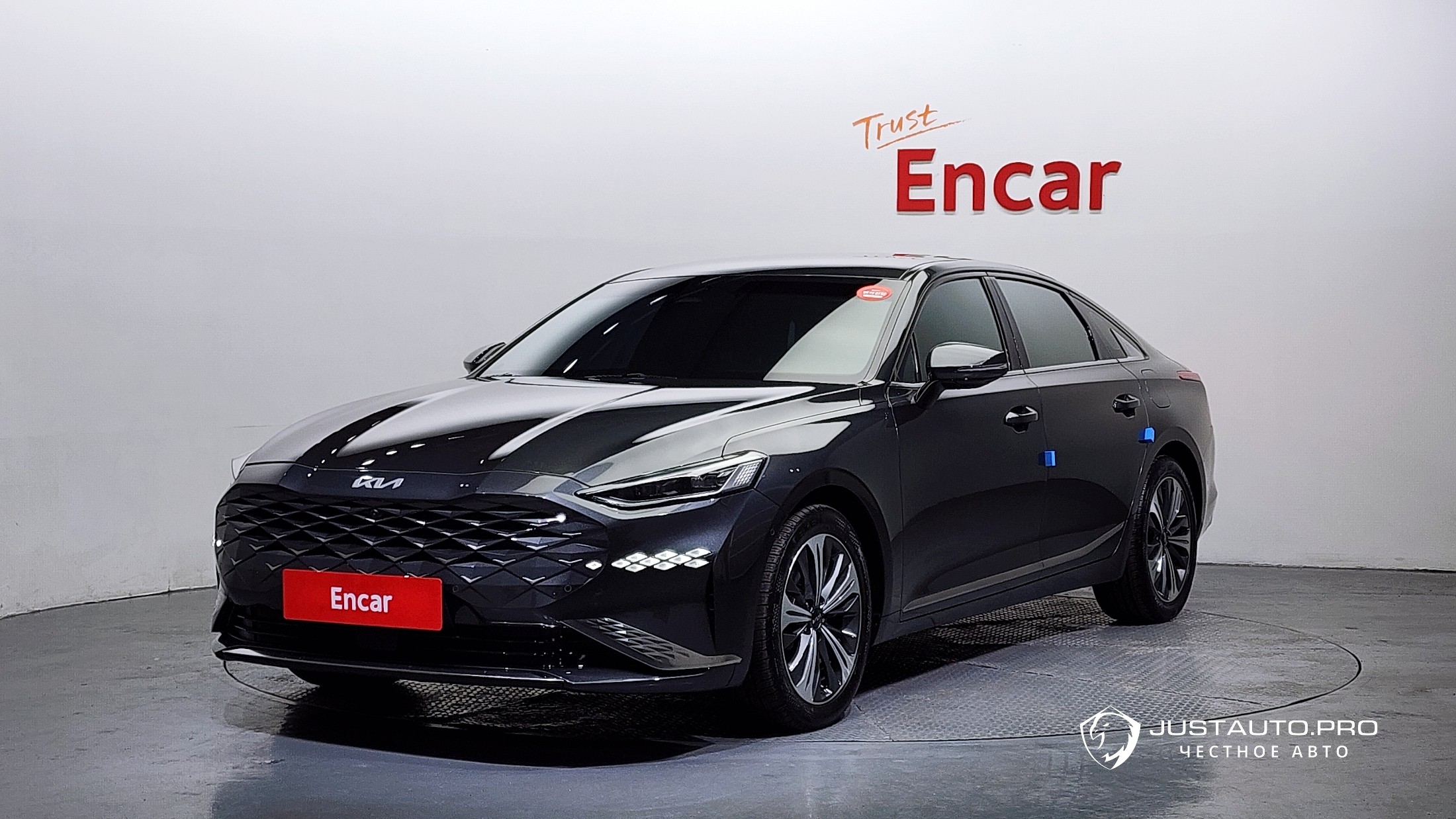 Автомобиль Kia K8